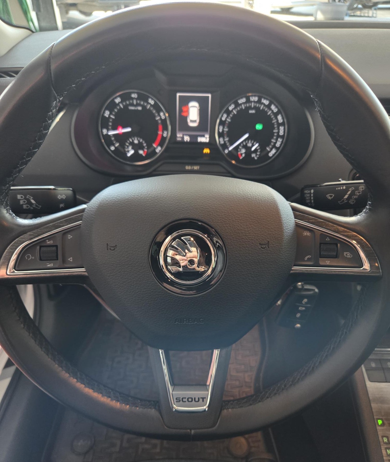 SKODA Octavia Combi 1.8 TSI Scout 4x4 DSG-image-6