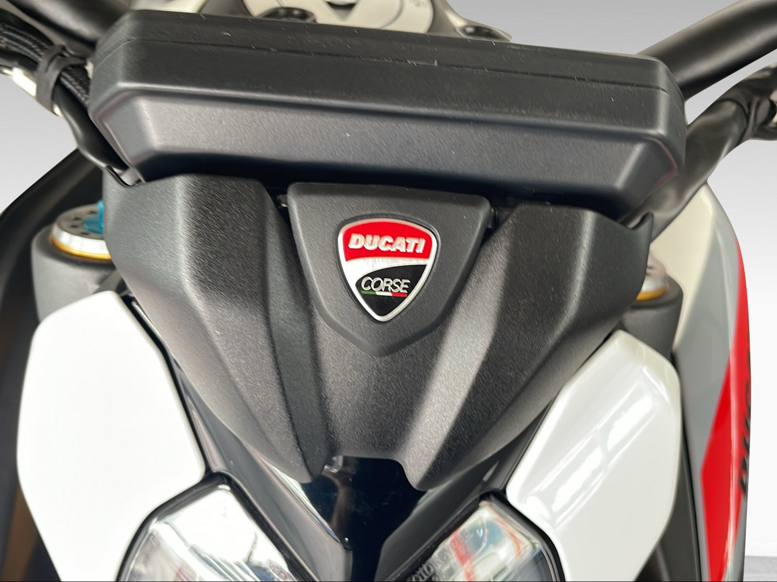 DUCATI 890 Hypermotard V2 SP ABS-image-4