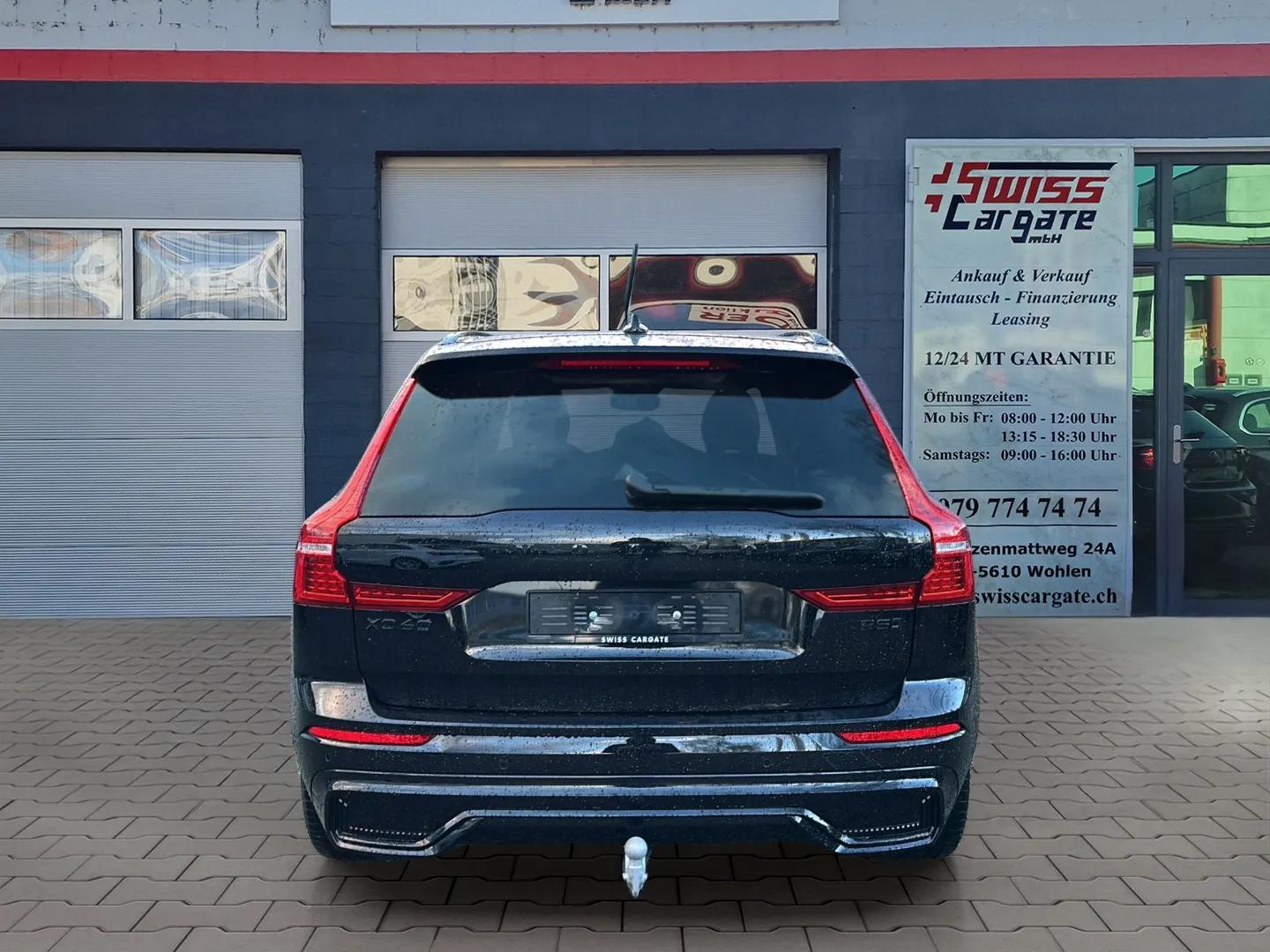 VOLVO XC60 B5 Benzin Mild Hybrid AWD Ultra Dark Geartronic mit AHK & Panoramadach & 5J Werksgarantie oder bis 200000km-image-6