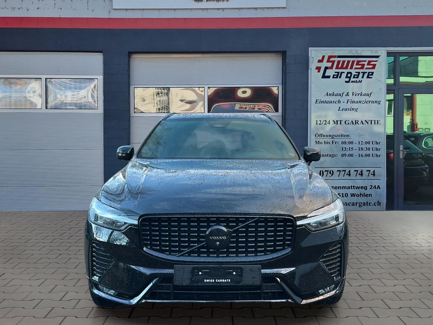 VOLVO XC60 B5 Benzin Mild Hybrid AWD Ultra Dark Geartronic mit AHK & Panoramadach & 5J Werksgarantie oder bis 200000km-showroom-element-2
