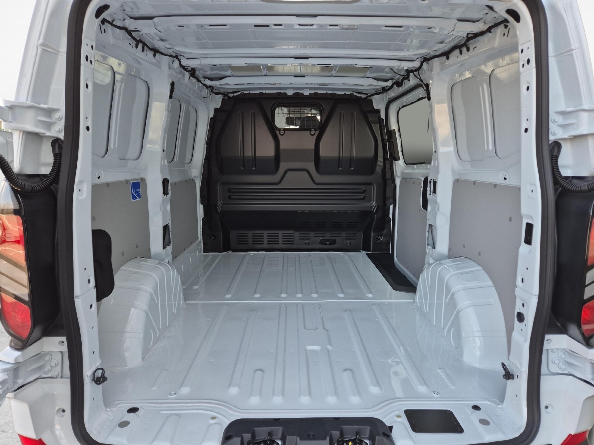 FORD Transit C Van 320 L1 2.0 EcoBlue 136 Trend 2.9% Leasing-image-13