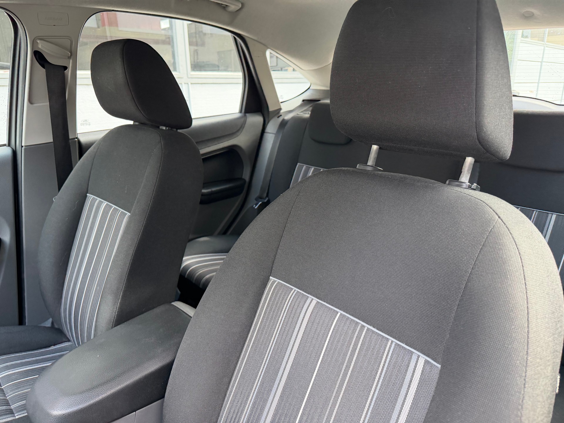 FORD Focus 2.0i Titanium Automatic-image-7