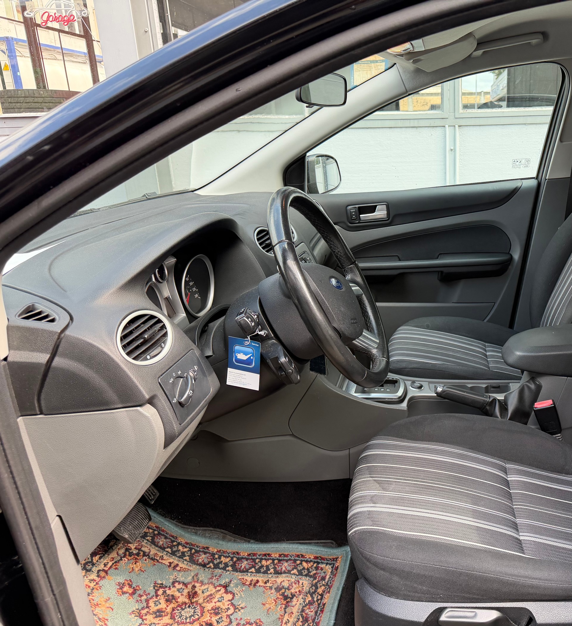 FORD Focus 2.0i Titanium Automatic-image-6