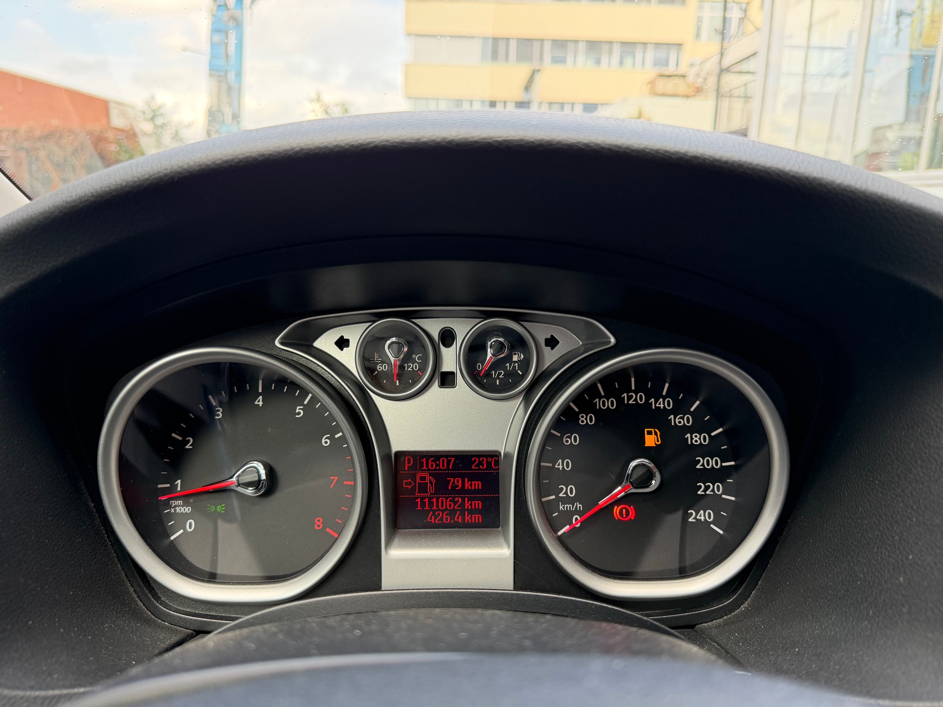FORD Focus 2.0i Titanium Automatic-image-9