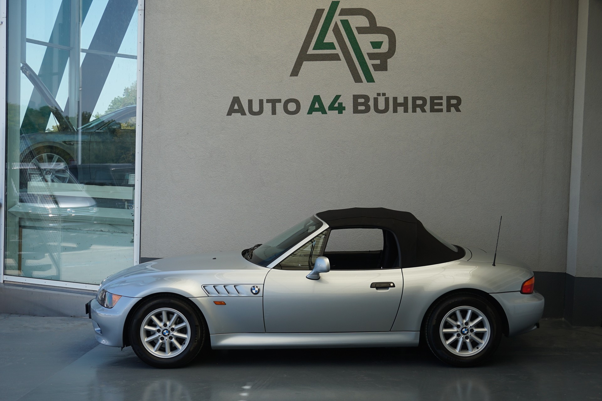 BMW Z3 1.9i Roadster Handschalter !! sehr gepflegt!!-image-0
