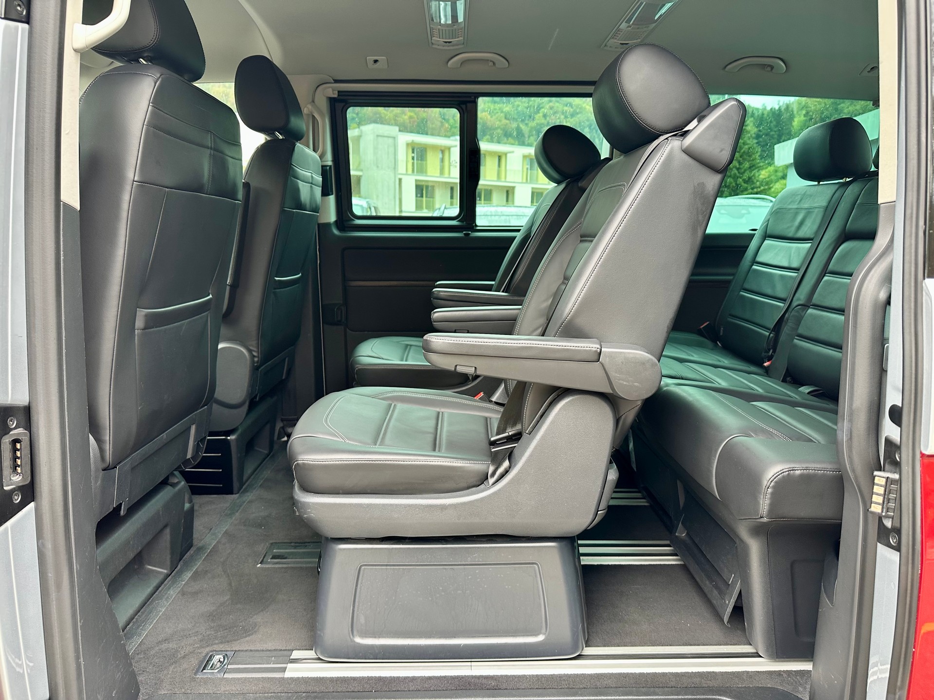 VW T6.1 Multivan 2.0 TDI Highline Liberty 4Motion DSG-image-17