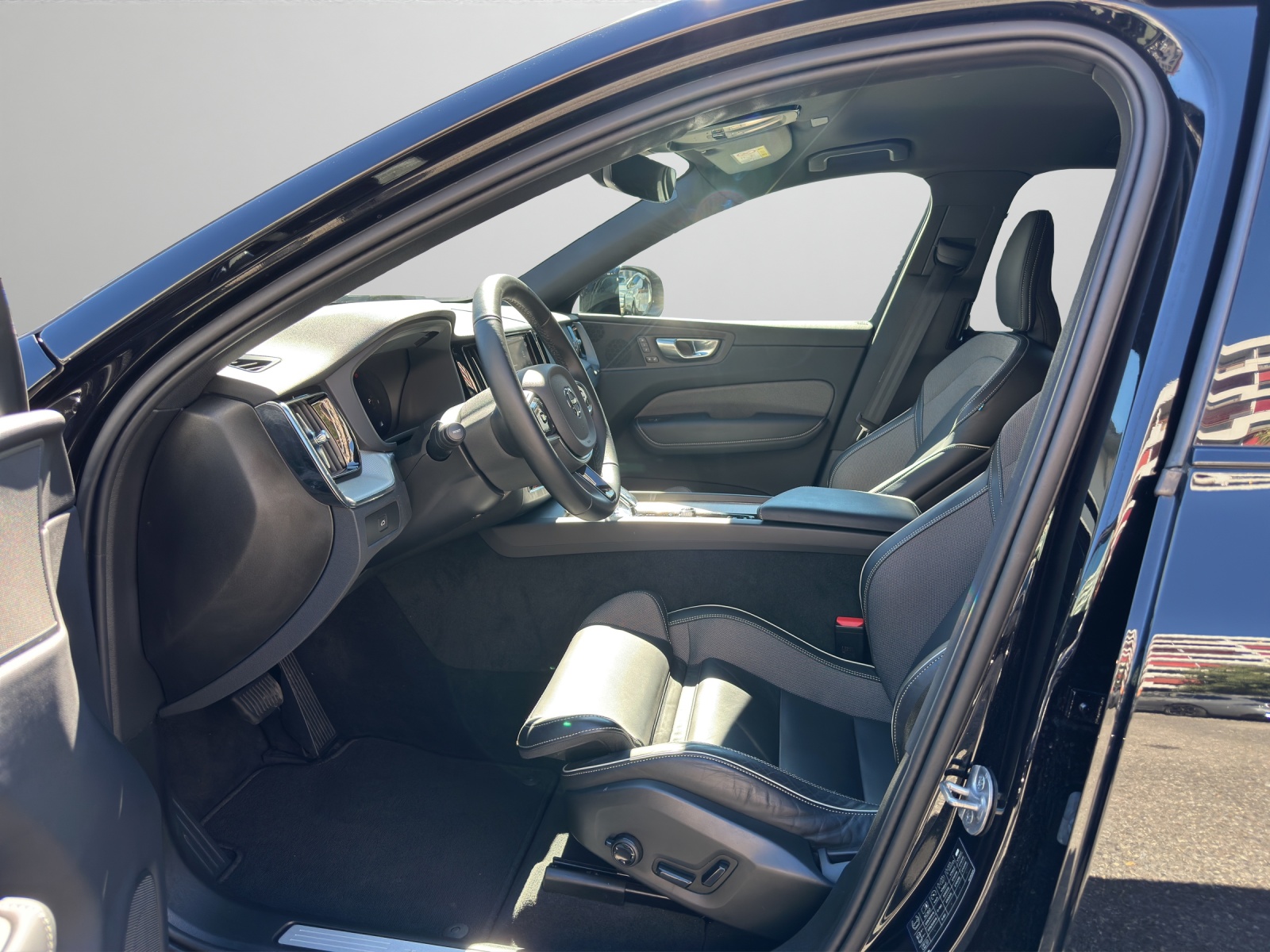 Image VOLVO XC60 XC60 2.0 B5 MH Plus Dark AWD