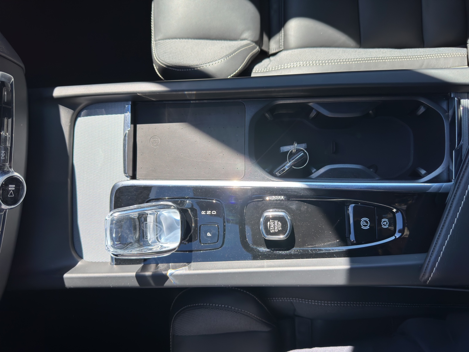 VOLVO XC60 2.0 B5 MH Plus Dark AWD-image-18