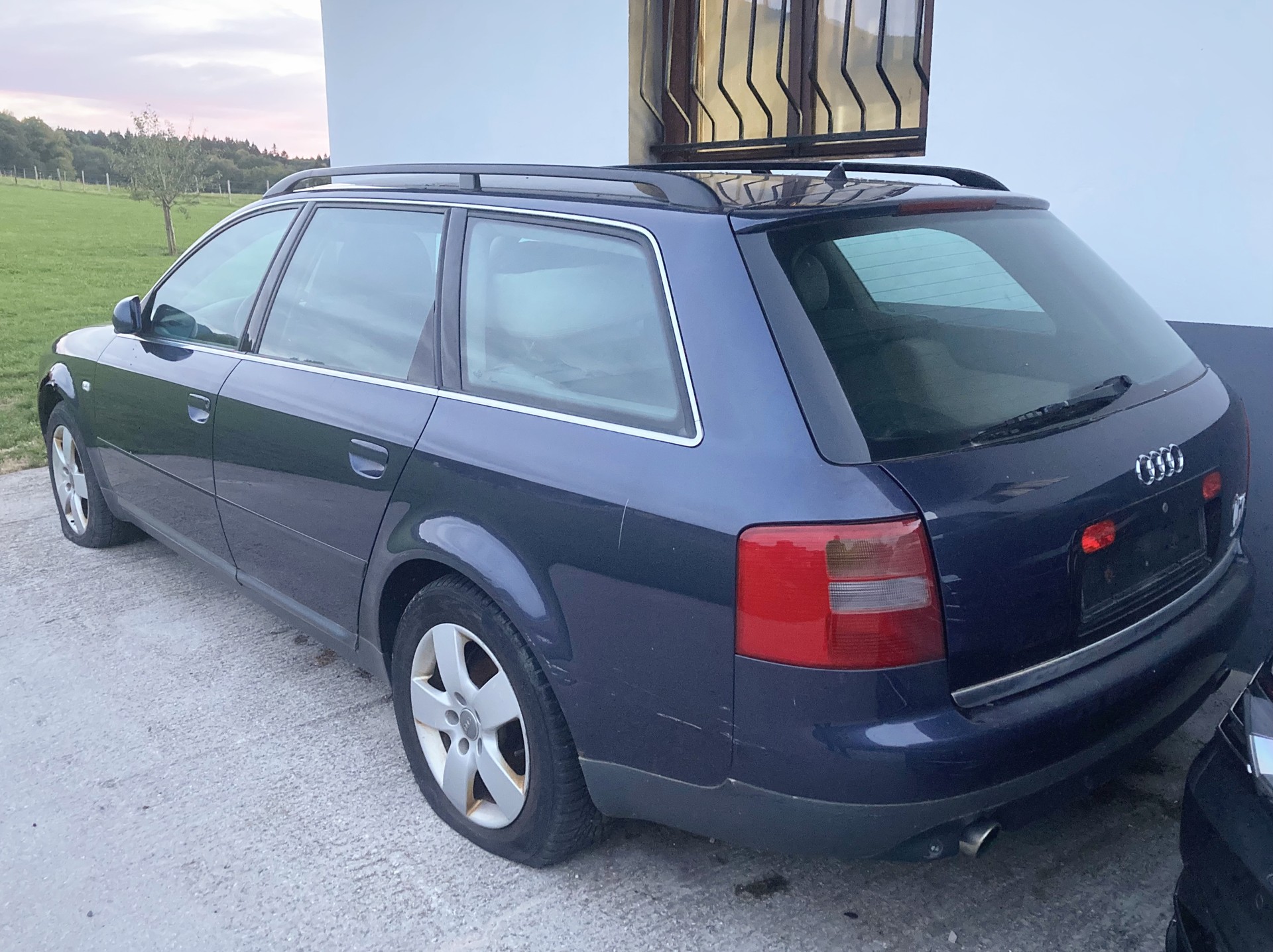 AUDI A6 Avant 2.7 T quattro-image-1