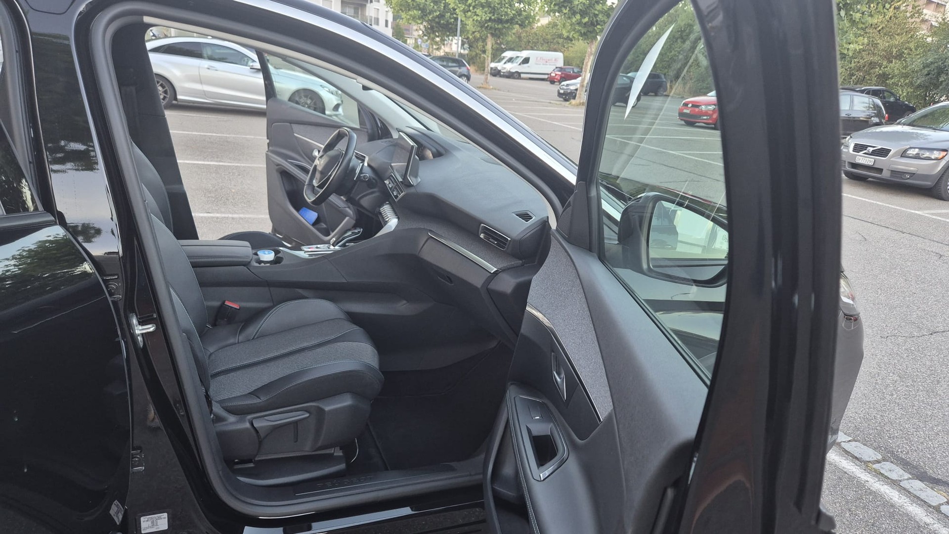 PEUGEOT 1.5 BlueHDi Allure Pack-image-4