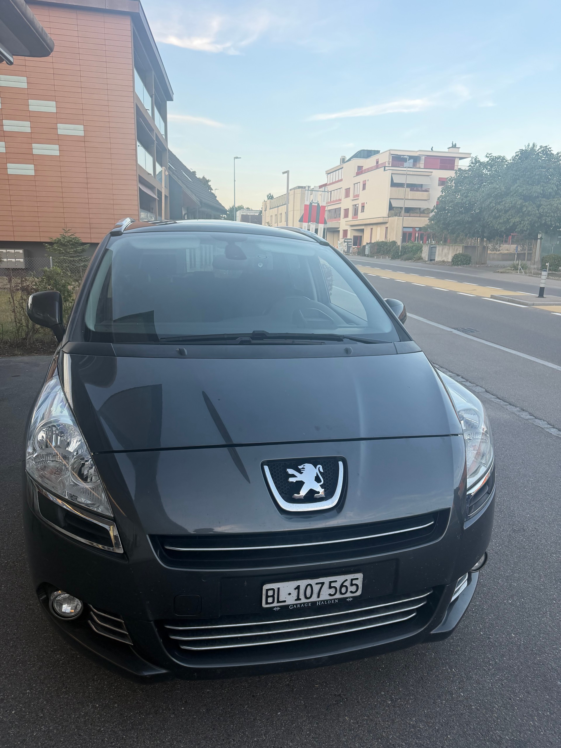 PEUGEOT 5008 2.0 HDI Sport Pack Automatic-image-1