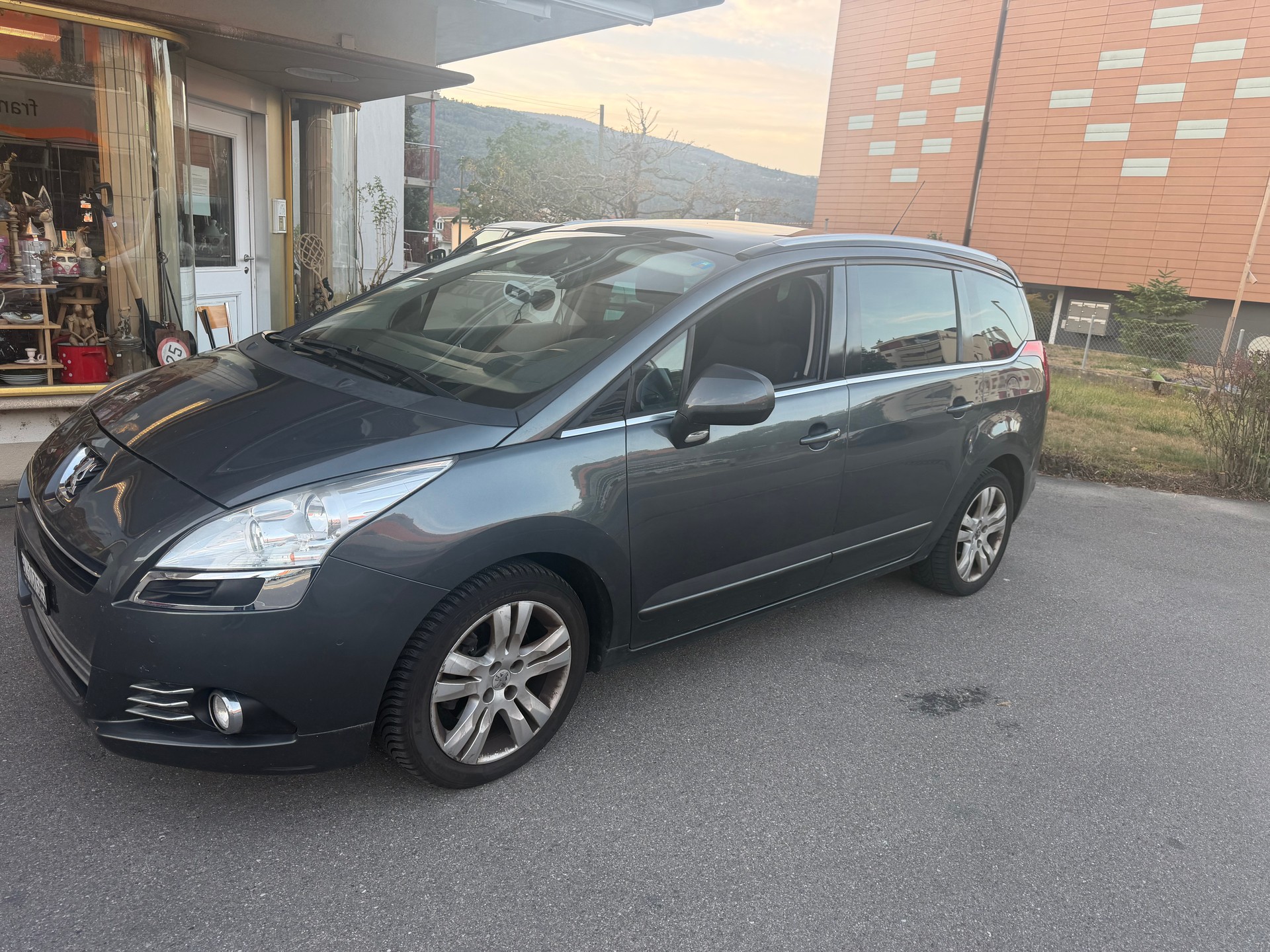 PEUGEOT 5008 2.0 HDI Sport Pack Automatic-image-2
