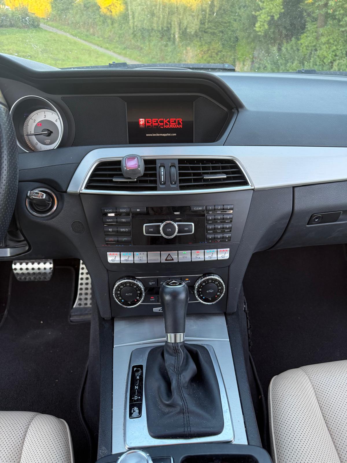 MERCEDES-BENZ C 250 CDI AMG Avantgarde 4Matic 7G-Tronic-image-23