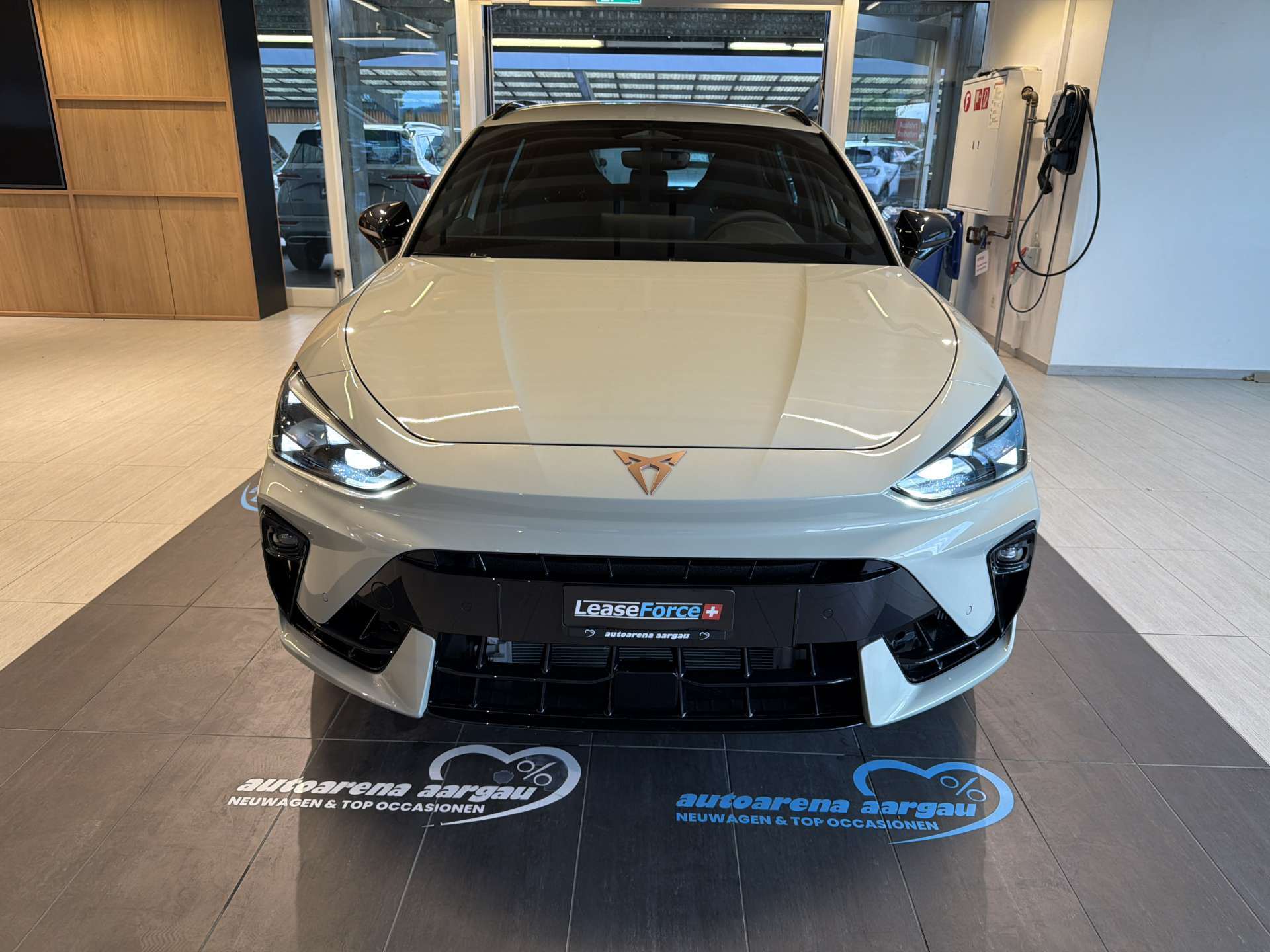 CUPRA LEON ST 2.0 TSi VZ 333PS 4Drive DSG-Automat-image-10