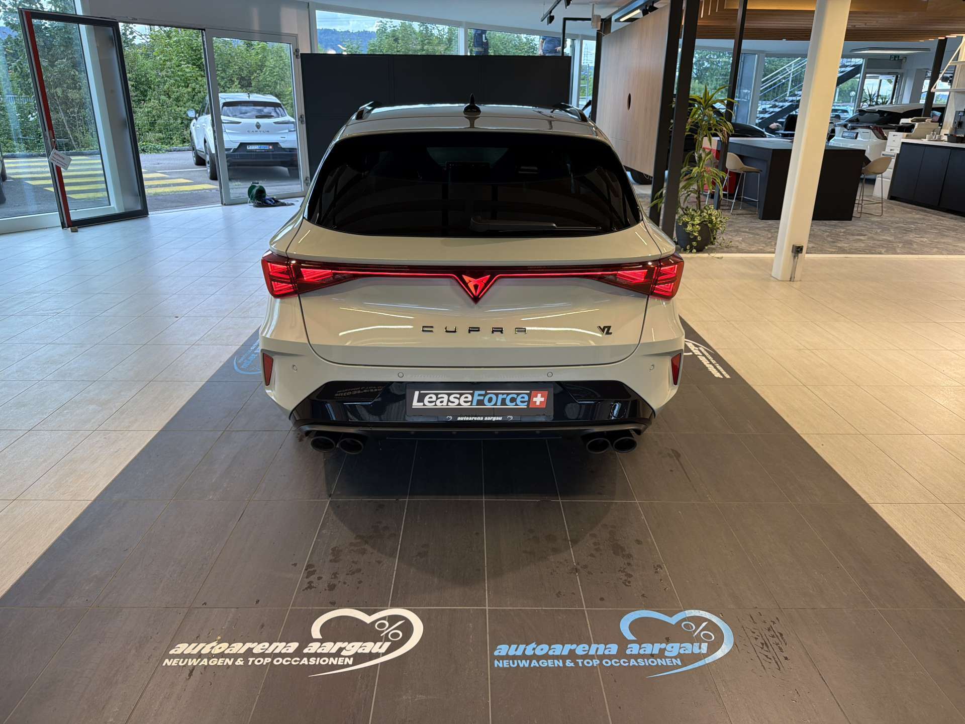 CUPRA LEON ST 2.0 TSi VZ 333PS 4Drive DSG-Automat-image-12