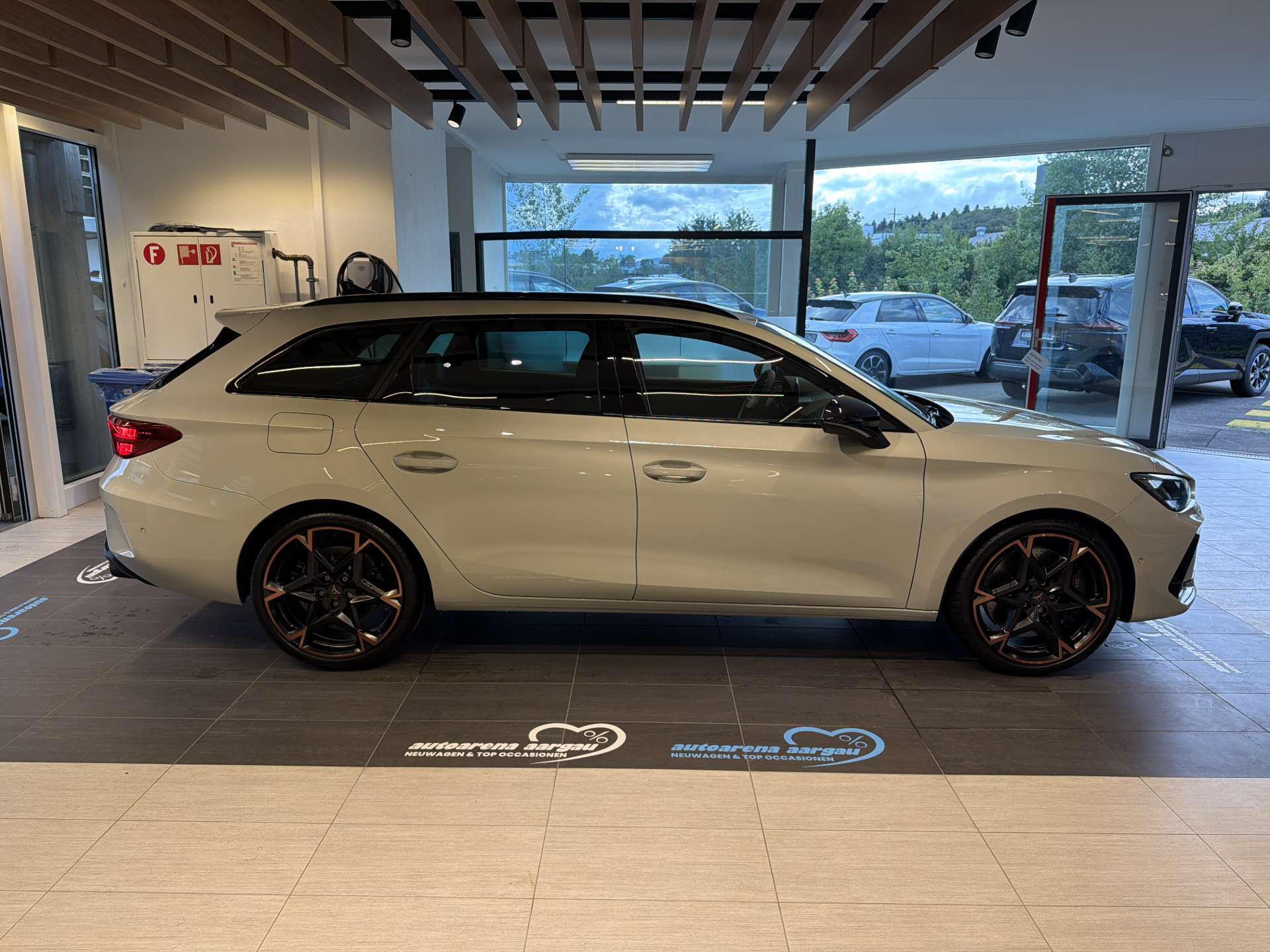 CUPRA LEON ST 2.0 TSi VZ 333PS 4Drive DSG-Automat-image-13