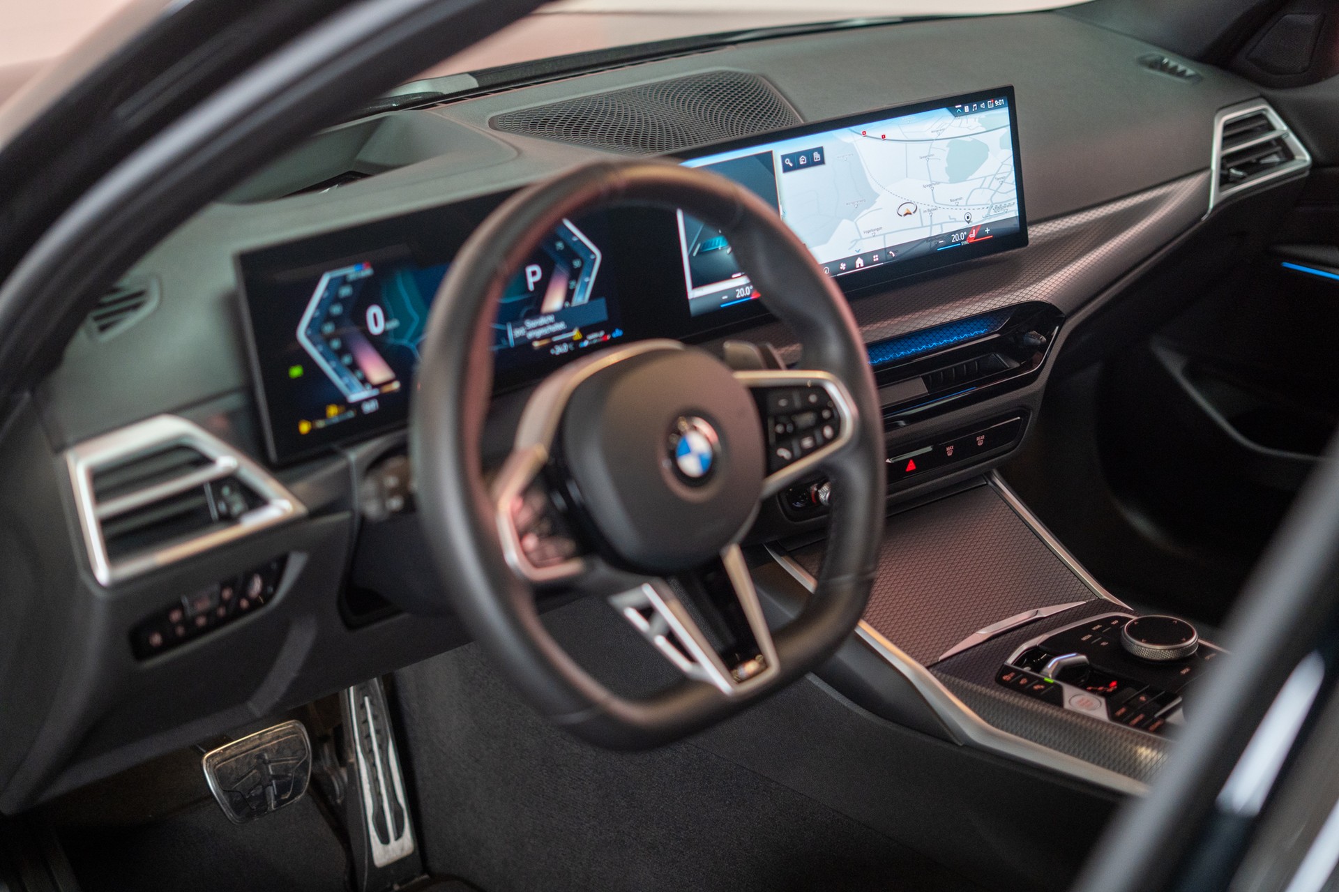 BMW 330d xDrive SAG / LCI / 360°Kamera / Ambientebeleuchtung-image-11
