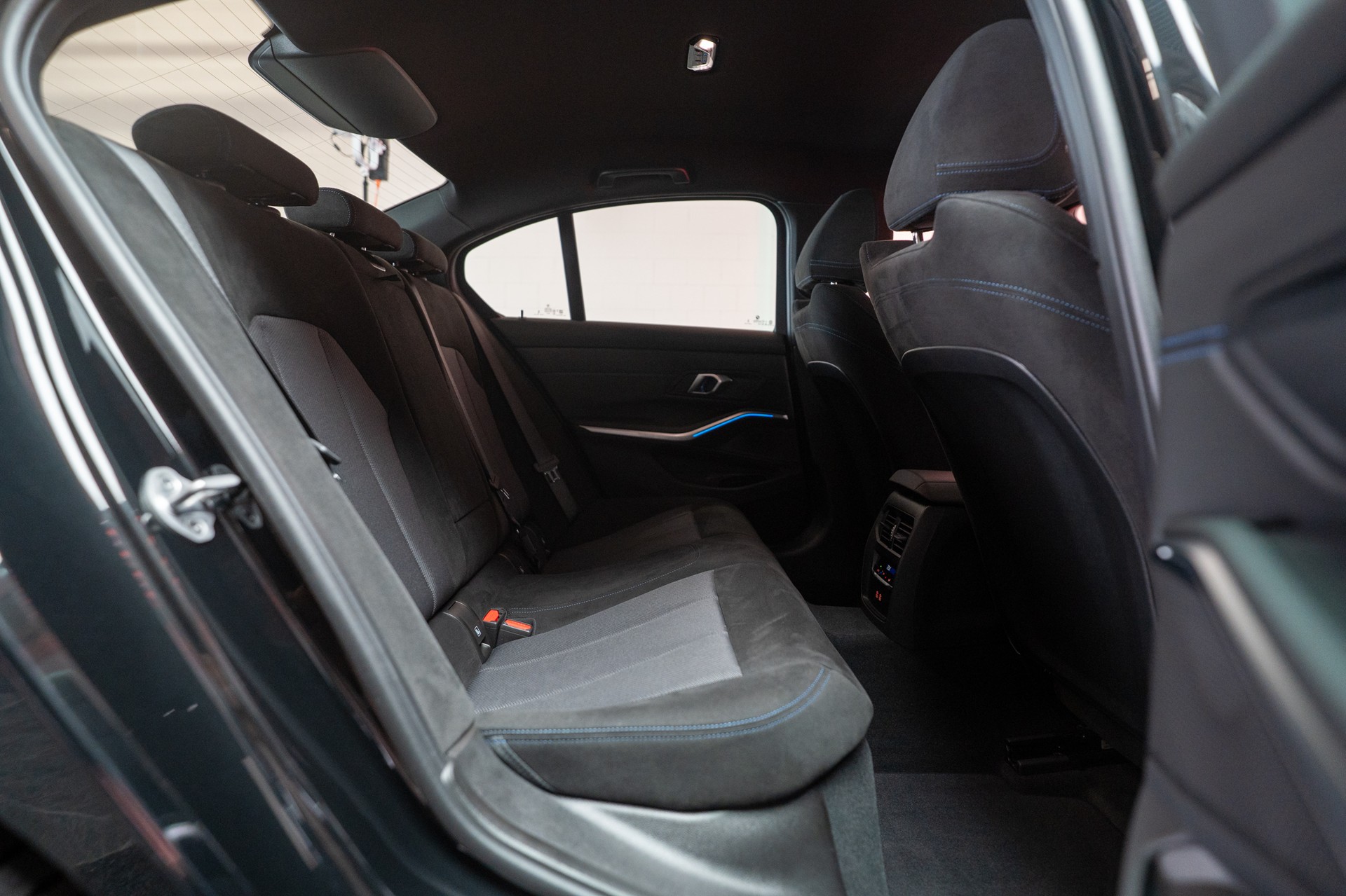 BMW 330d xDrive SAG / LCI / 360°Kamera / Ambientebeleuchtung-image-16
