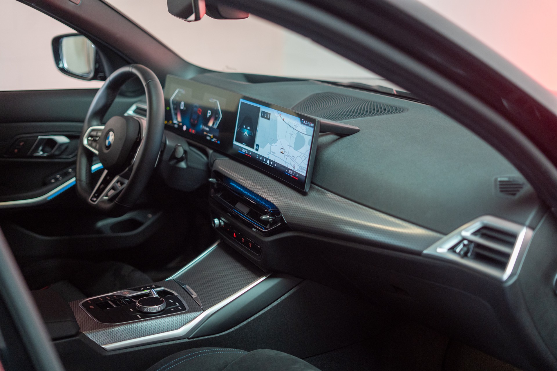 BMW 330d xDrive SAG / LCI / 360°Kamera / Ambientebeleuchtung-image-18