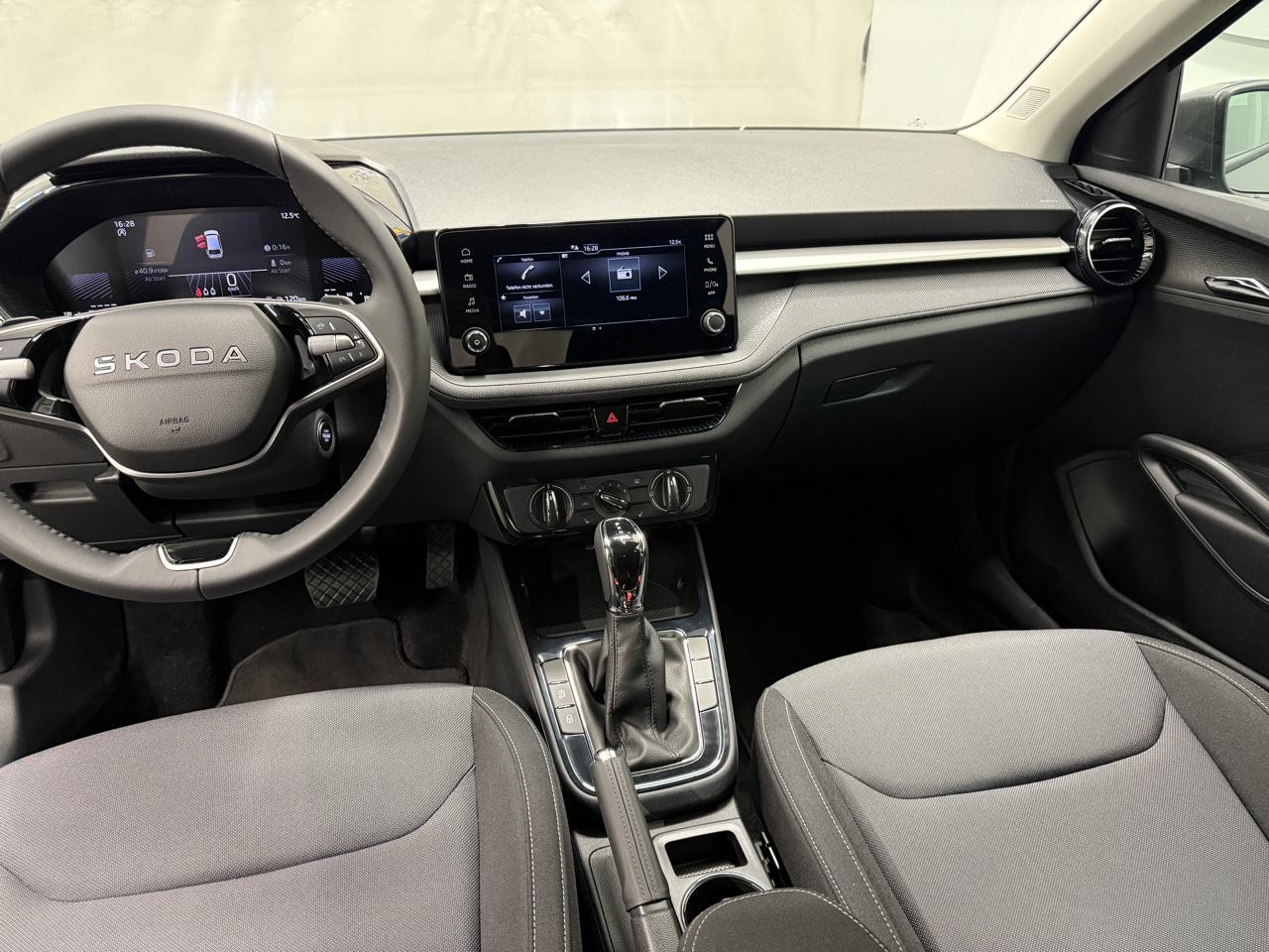 SKODA Fabia 1.0 TSI Selection DSG-image-3