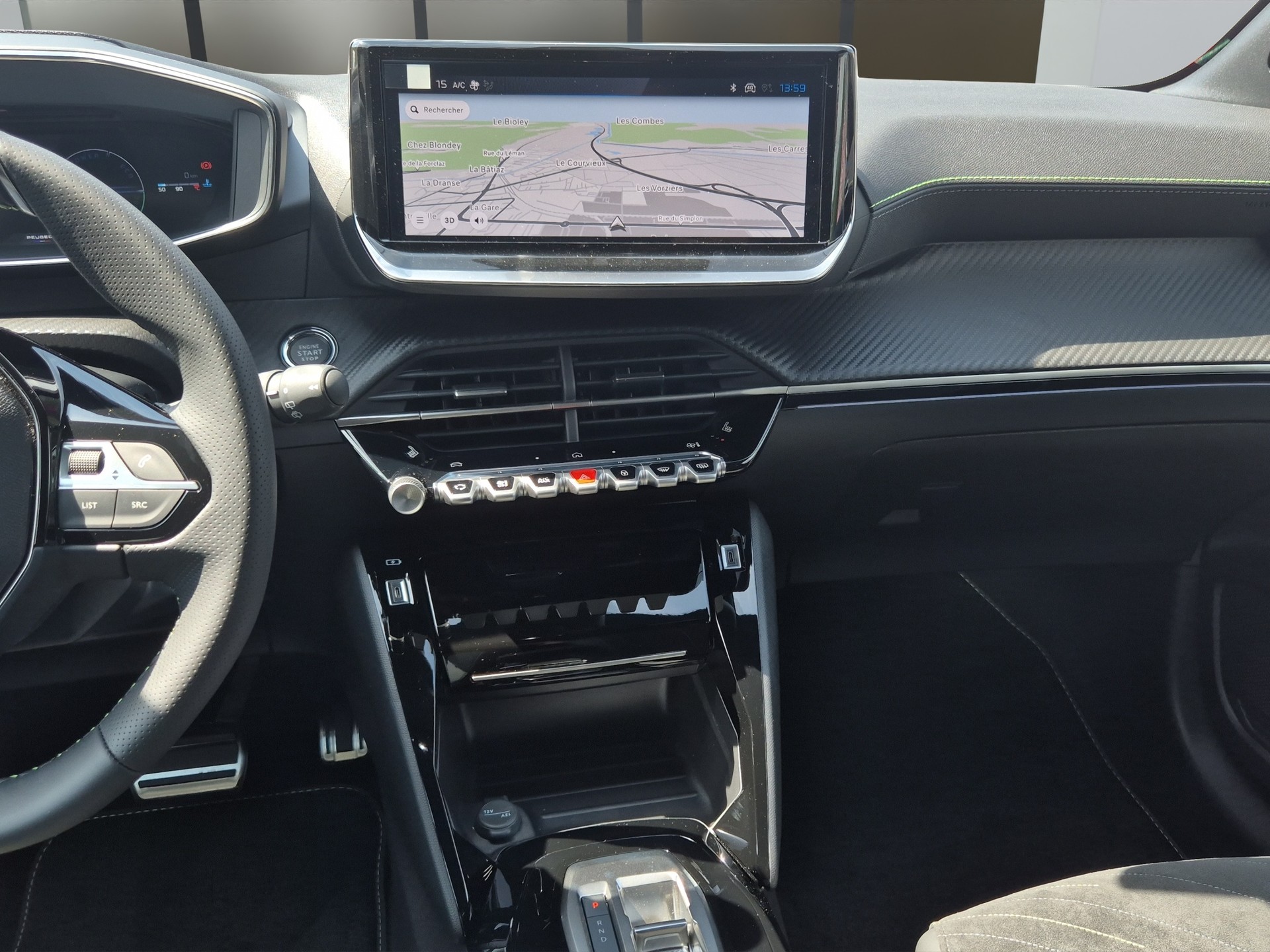 PEUGEOT 208 1.2 Hybrid 145 GT Exclusive-image-13