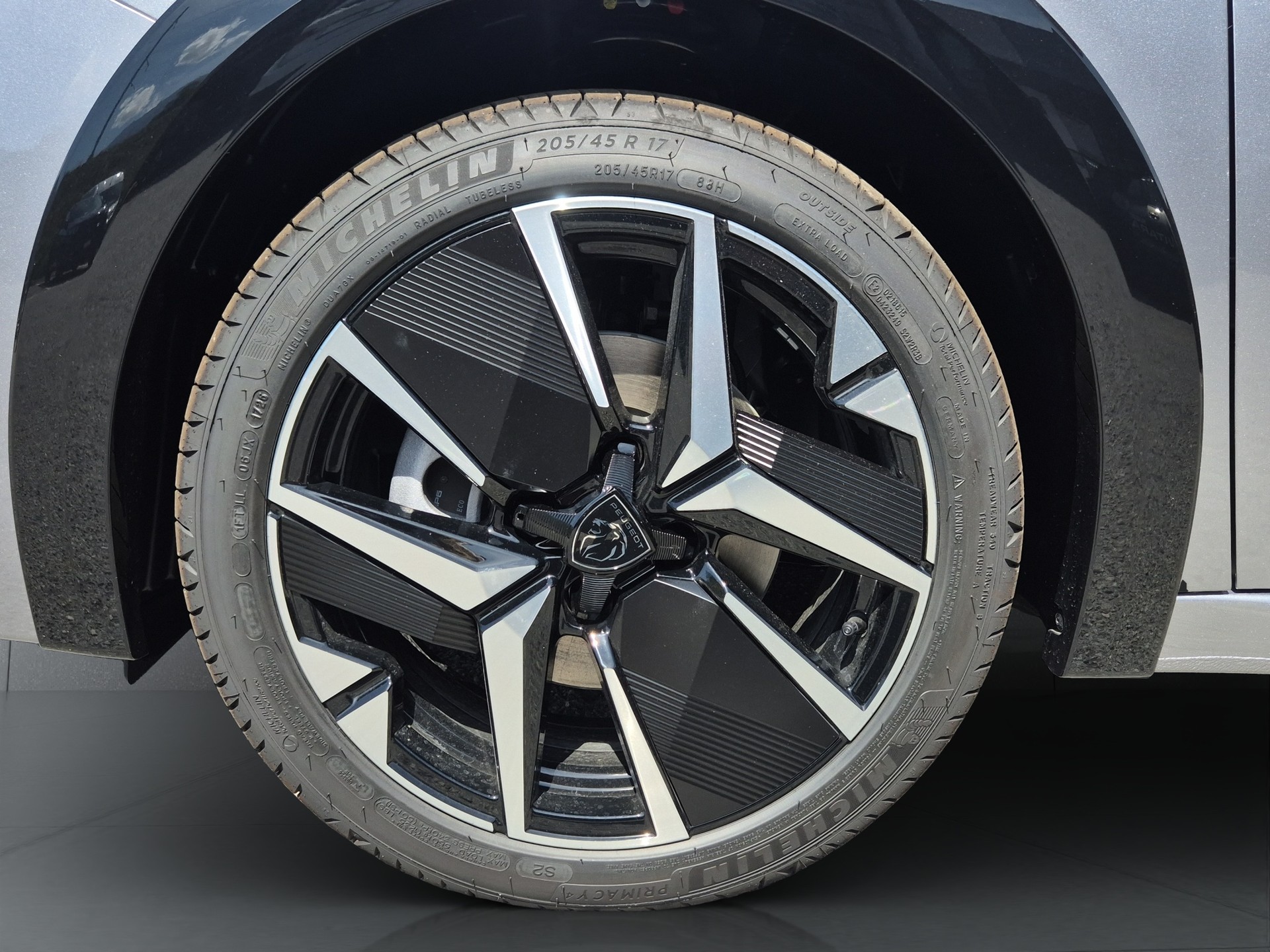 PEUGEOT 208 1.2 Hybrid 145 GT Exclusive-image-18