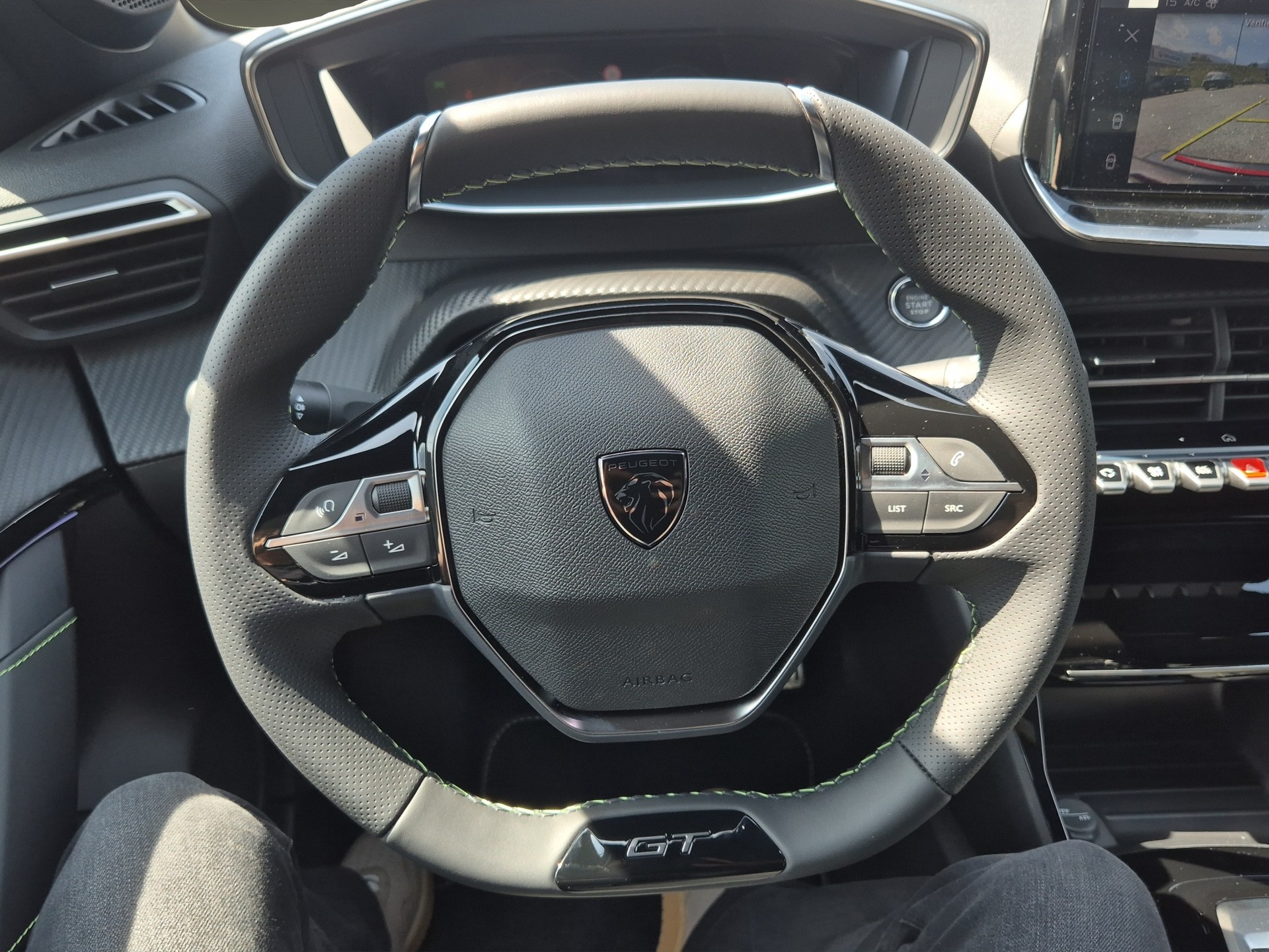 PEUGEOT 208 1.2 Hybrid 145 GT Exclusive-image-9