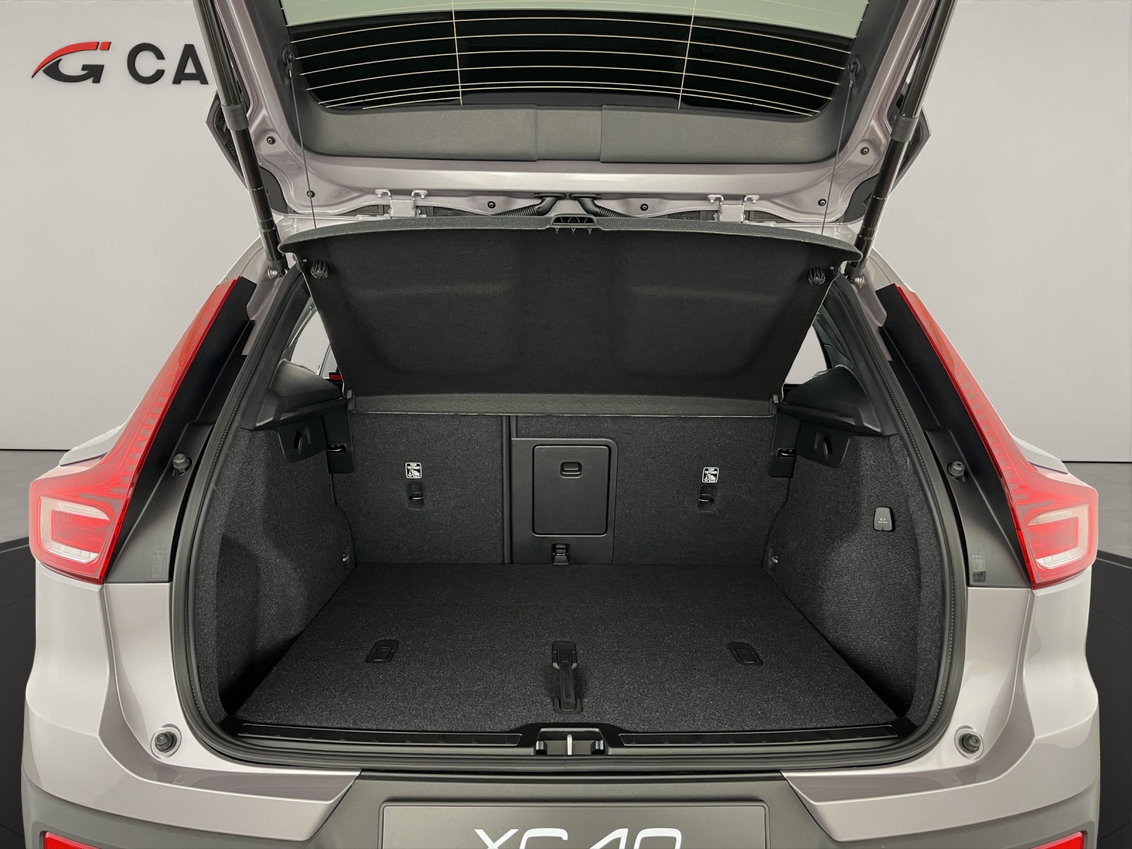 VOLVO XC40 2.0 B3 MH Plus Dark-image-5