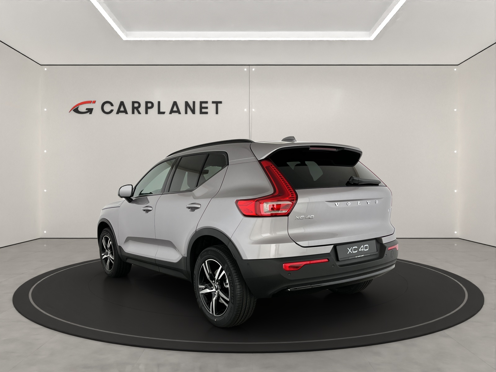 VOLVO XC40 2.0 B3 MH Plus Dark-showroom-element-3