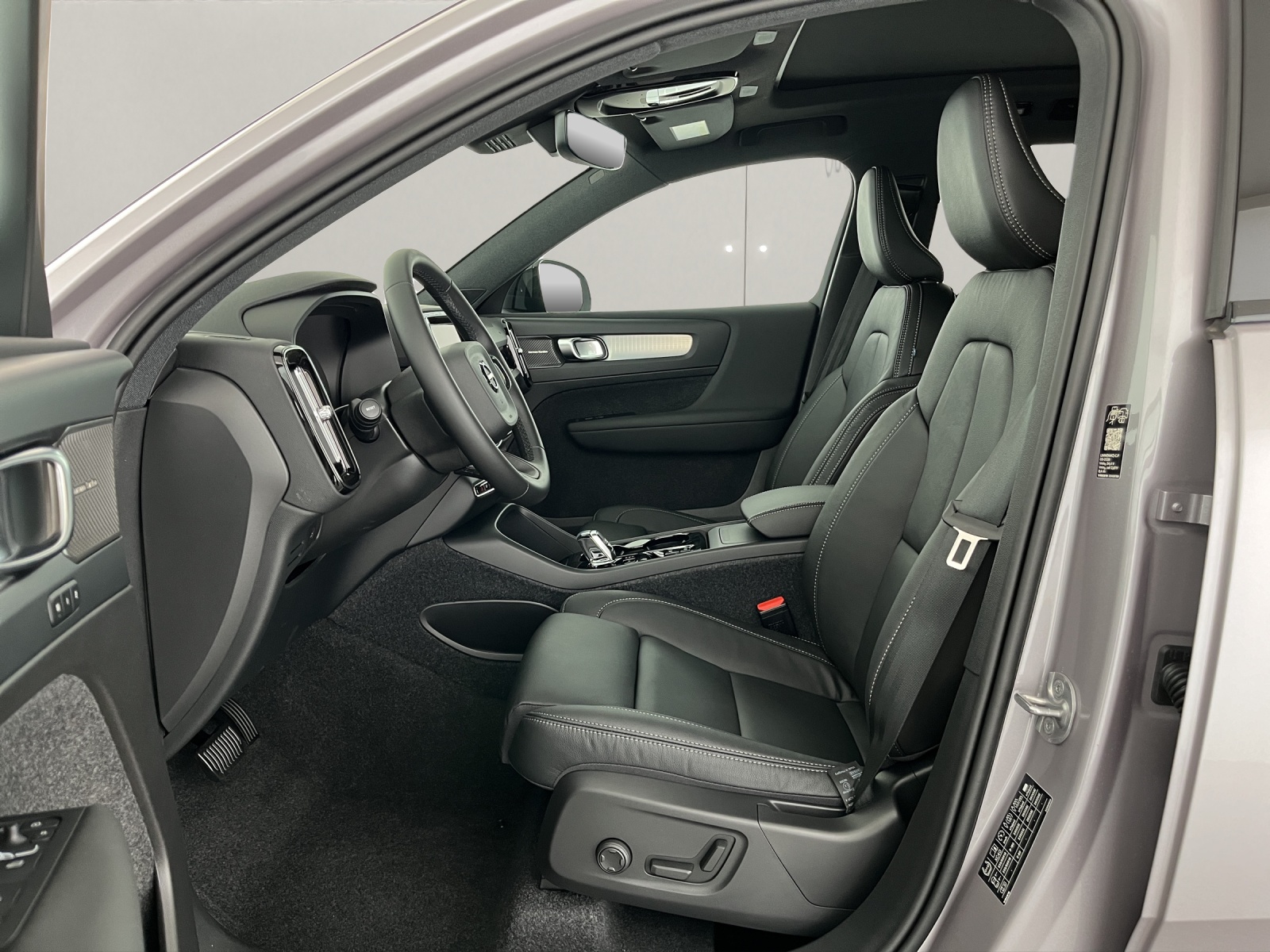 VOLVO XC40 2.0 B3 MH Plus Dark-image-8