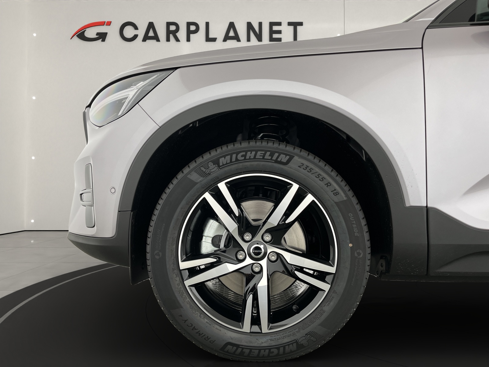 VOLVO XC40 2.0 B3 MH Plus Dark-image-6