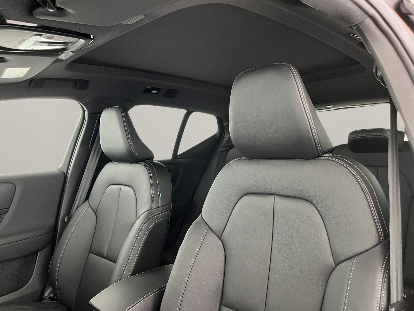 VOLVO XC40 2.0 B3 MH Plus Dark-image-10