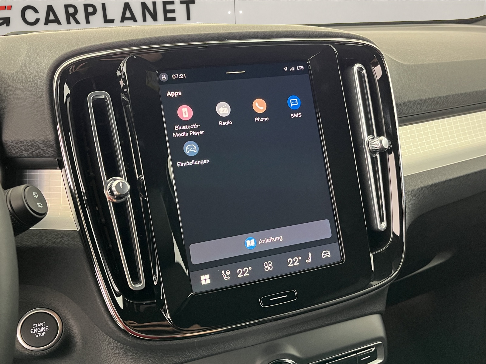 VOLVO XC40 2.0 B3 MH Plus Dark-image-14
