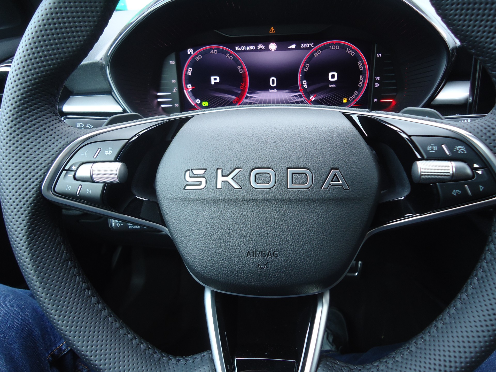 SKODA Fabia 1.5 TSI 130 DSG-image-9