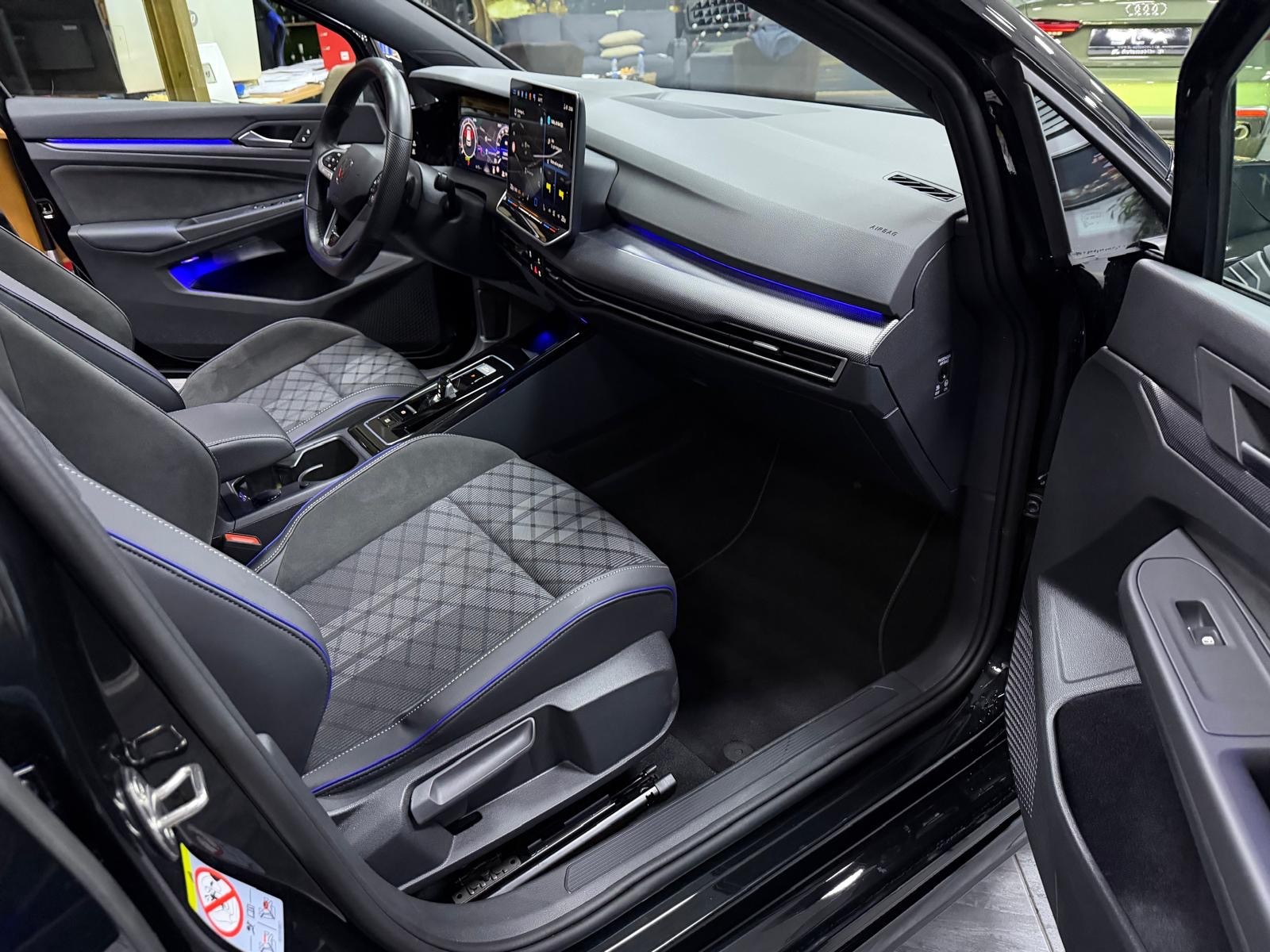 VW Golf 8.5 Model 2.0 TDI R-Line DSG / Panoramadach / Leasing ab 399.--image-11