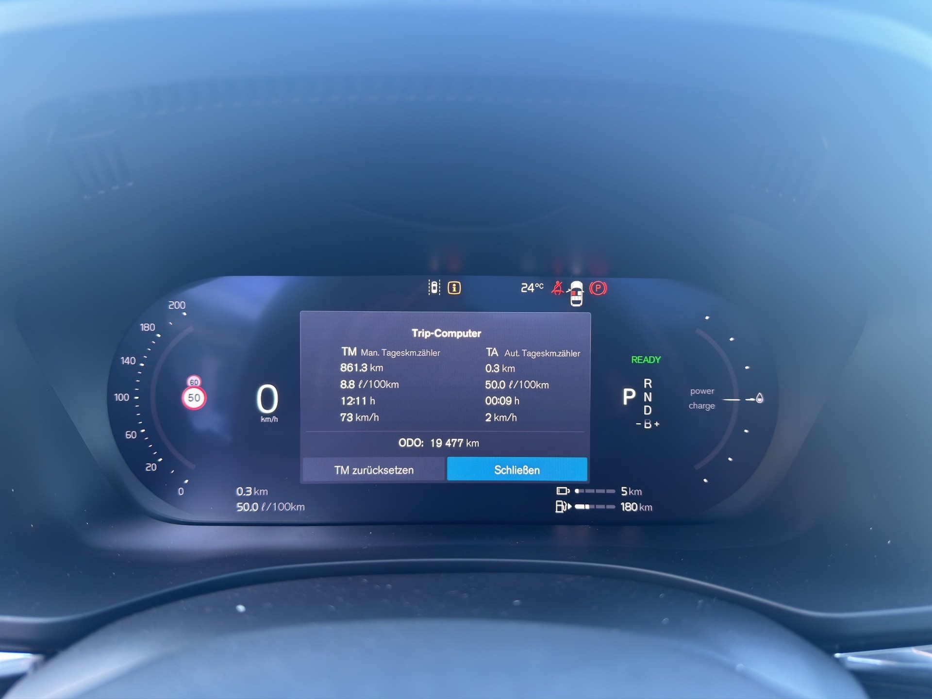 VOLVO XC60 T6 eAWD PluginHybrid Plus Dark Geartronic-image-14