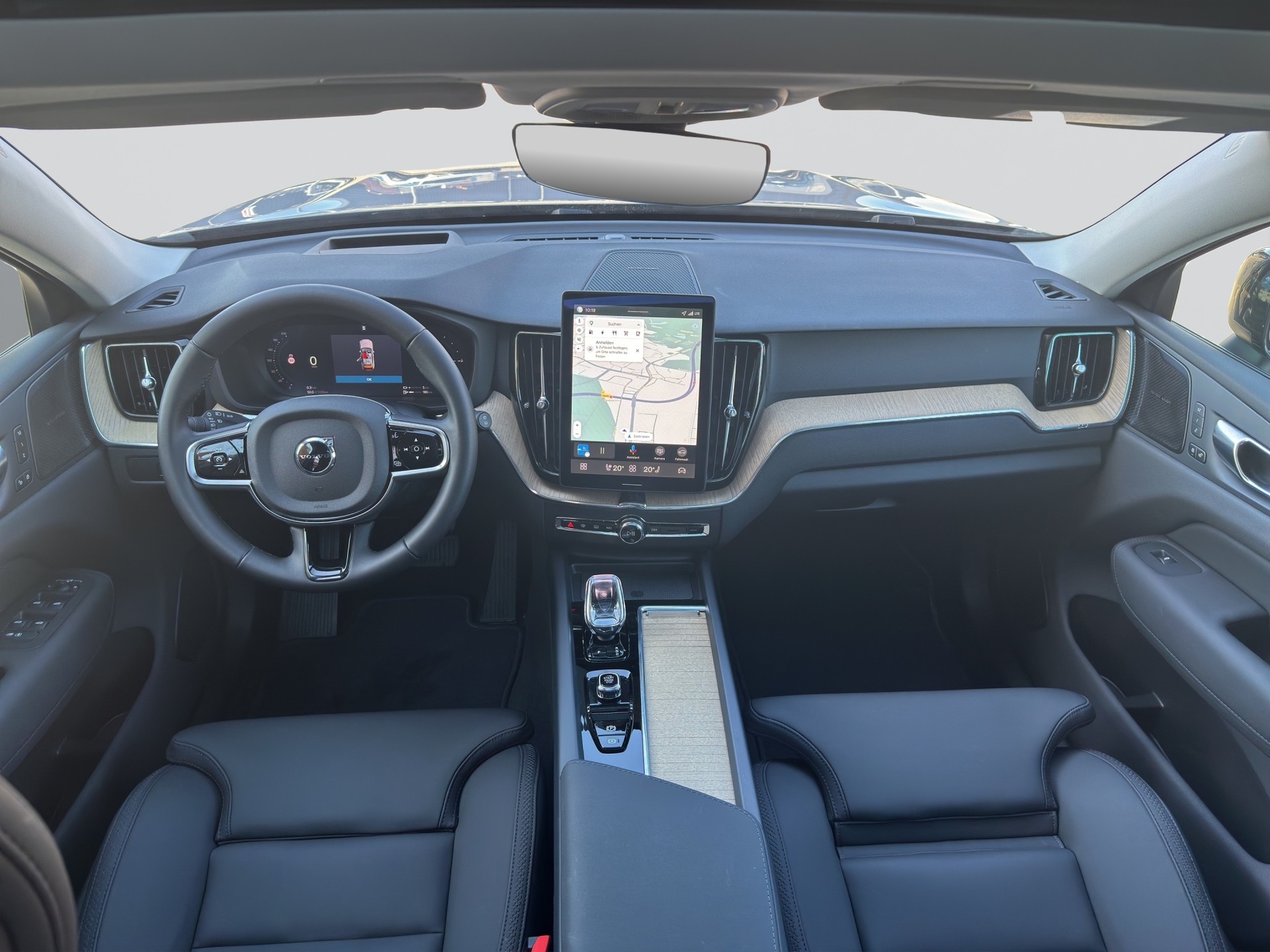 VOLVO XC60 T6 eAWD PluginHybrid Plus Dark Geartronic-image-3