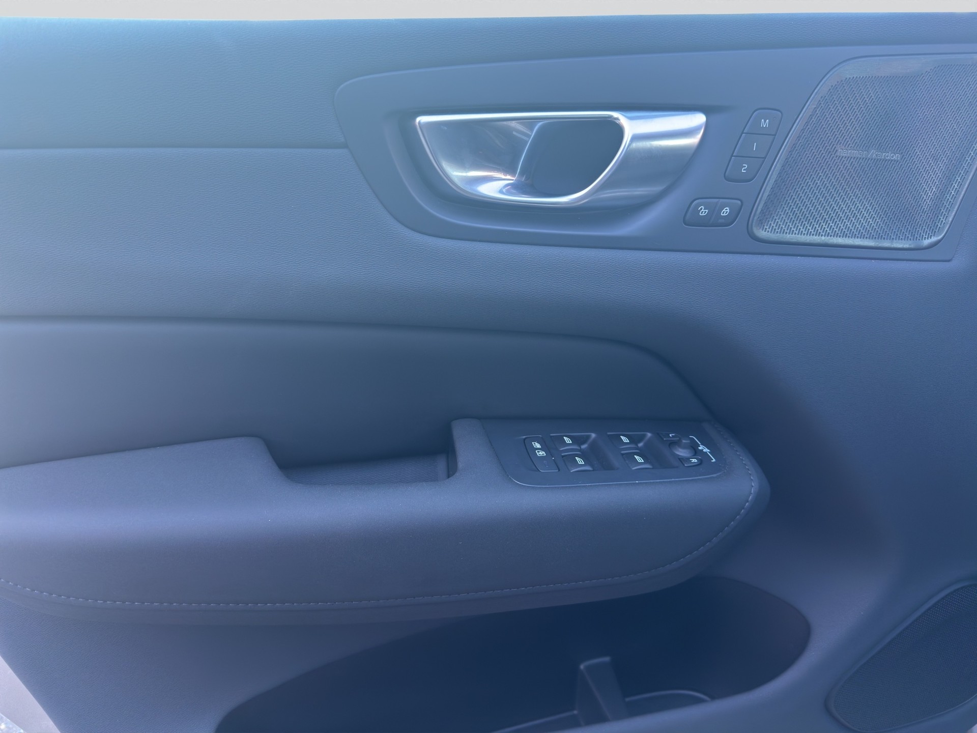 VOLVO XC60 T6 eAWD PluginHybrid Plus Dark Geartronic-image-11