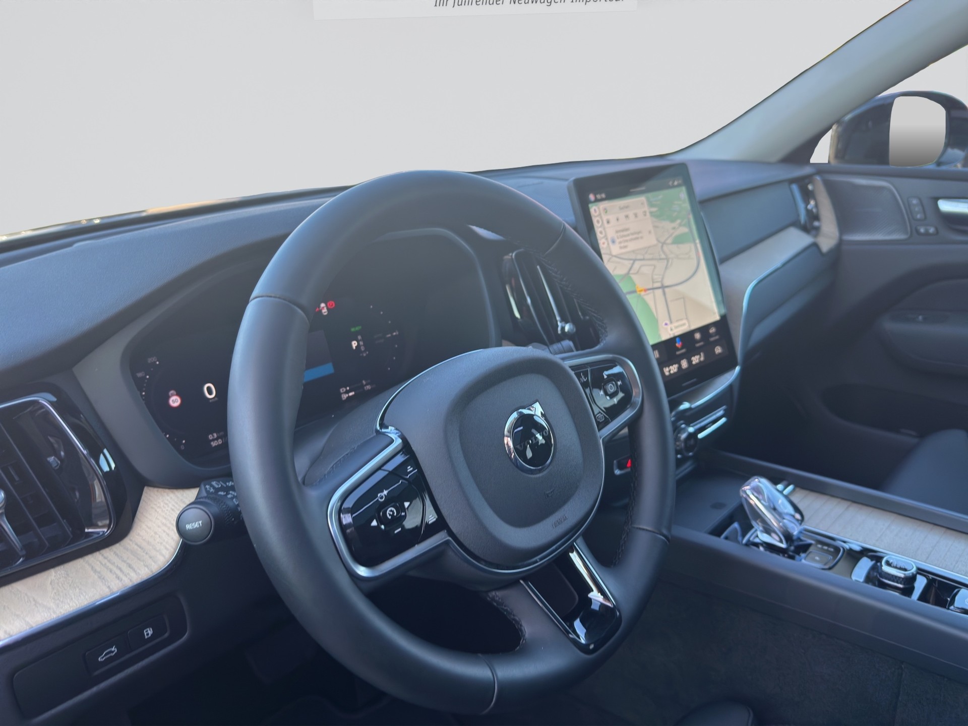 VOLVO XC60 T6 eAWD PluginHybrid Plus Dark Geartronic-image-9