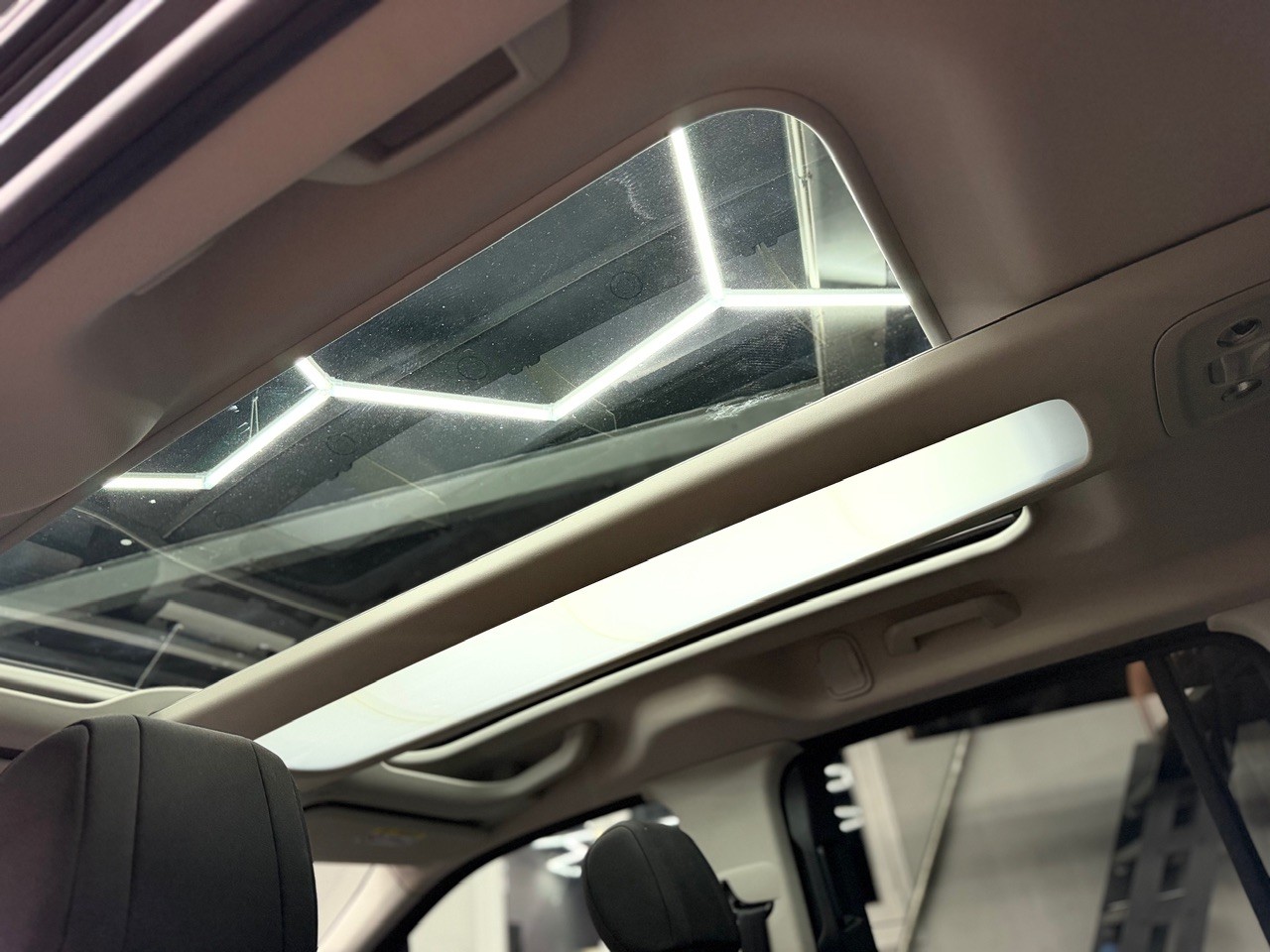 CITROEN Berlingo 1.5 BlueHDi Shine | Glasdach | Beidseitige Schiebetüren | Anhängerkupplung | Rückfahrkamera-image-21