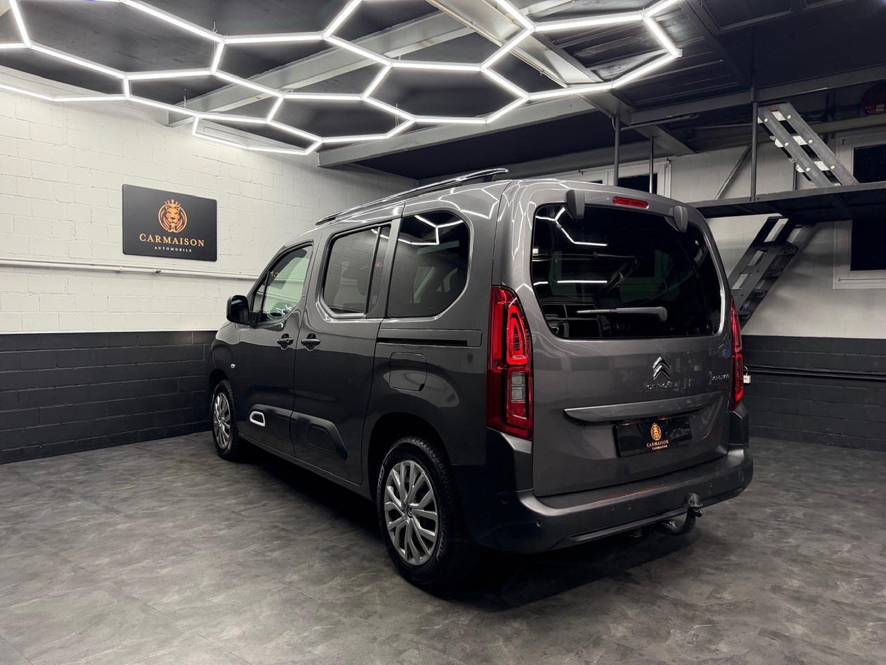 CITROEN Berlingo 1.5 BlueHDi Shine | Glasdach | Beidseitige Schiebetüren | Anhängerkupplung | Rückfahrkamera-image-10