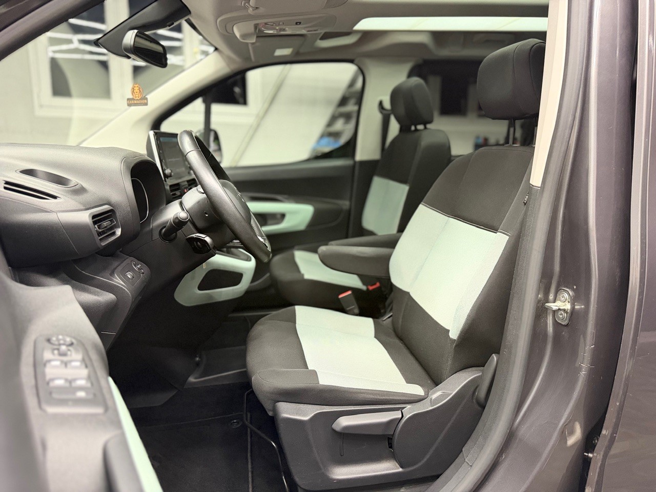 CITROEN Berlingo 1.5 BlueHDi Shine | Glasdach | Beidseitige Schiebetüren | Anhängerkupplung | Rückfahrkamera-image-18