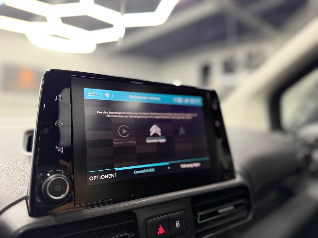 CITROEN Berlingo 1.5 BlueHDi Shine | Glasdach | Beidseitige Schiebetüren | Anhängerkupplung | Rückfahrkamera-image-31