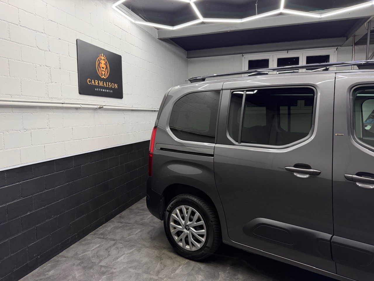 CITROEN Berlingo 1.5 BlueHDi Shine | Glasdach | Beidseitige Schiebetüren | Anhängerkupplung | Rückfahrkamera-image-5