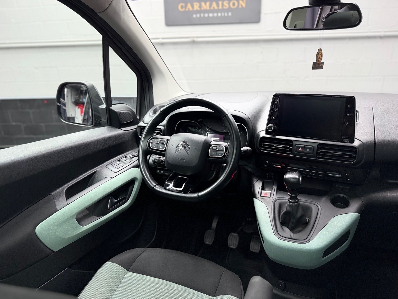 CITROEN Berlingo 1.5 BlueHDi Shine | Glasdach | Beidseitige Schiebetüren | Anhängerkupplung | Rückfahrkamera-image-22