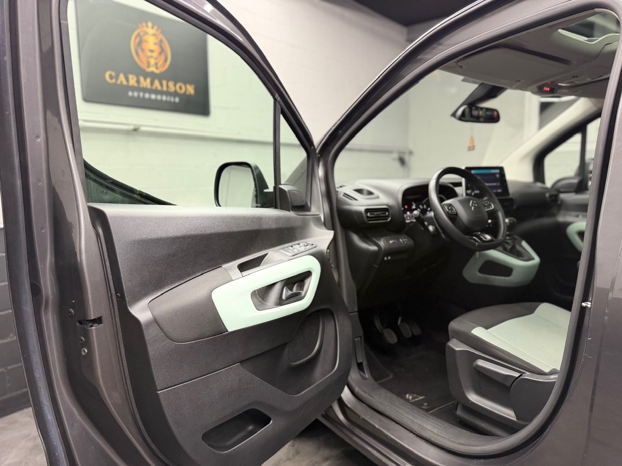 CITROEN Berlingo 1.5 BlueHDi Shine | Glasdach | Beidseitige Schiebetüren | Anhängerkupplung | Rückfahrkamera-image-15