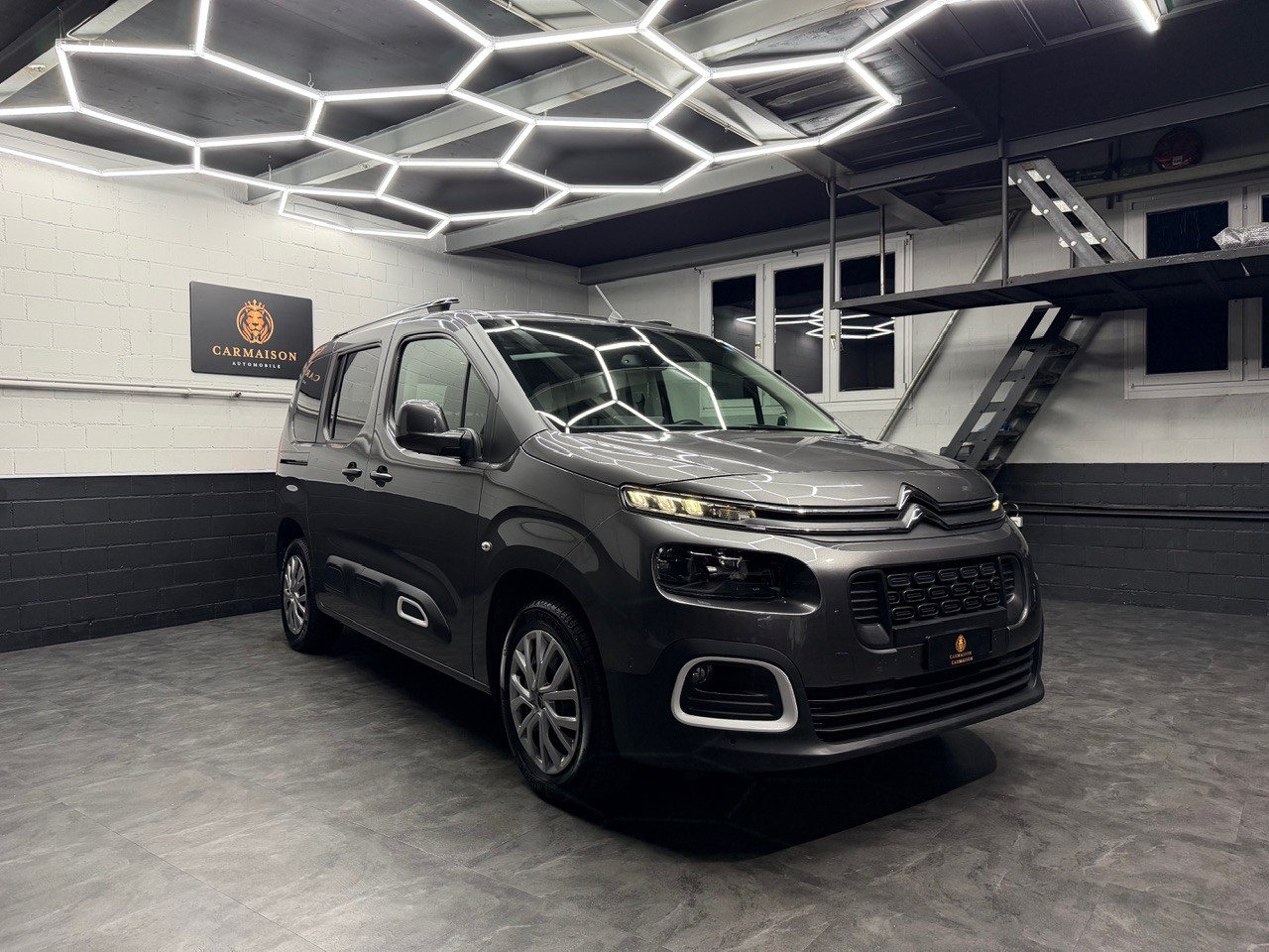 CITROEN Berlingo 1.5 BlueHDi Shine | Glasdach | Beidseitige Schiebetüren | Anhängerkupplung | Rückfahrkamera-image-0