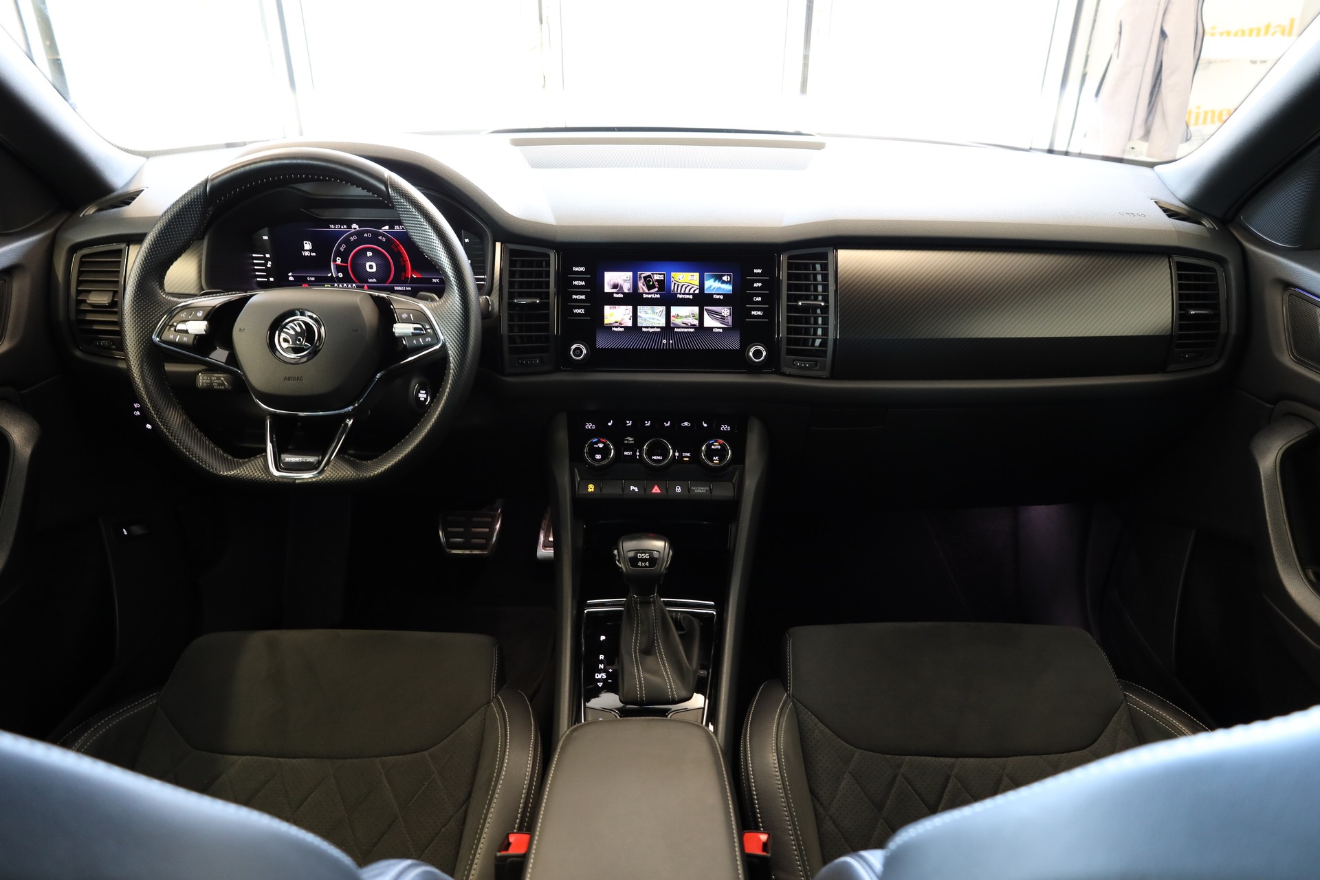 SKODA Kodiaq 2.0 TDI SCR SportLine 4x4 DSG-image-9