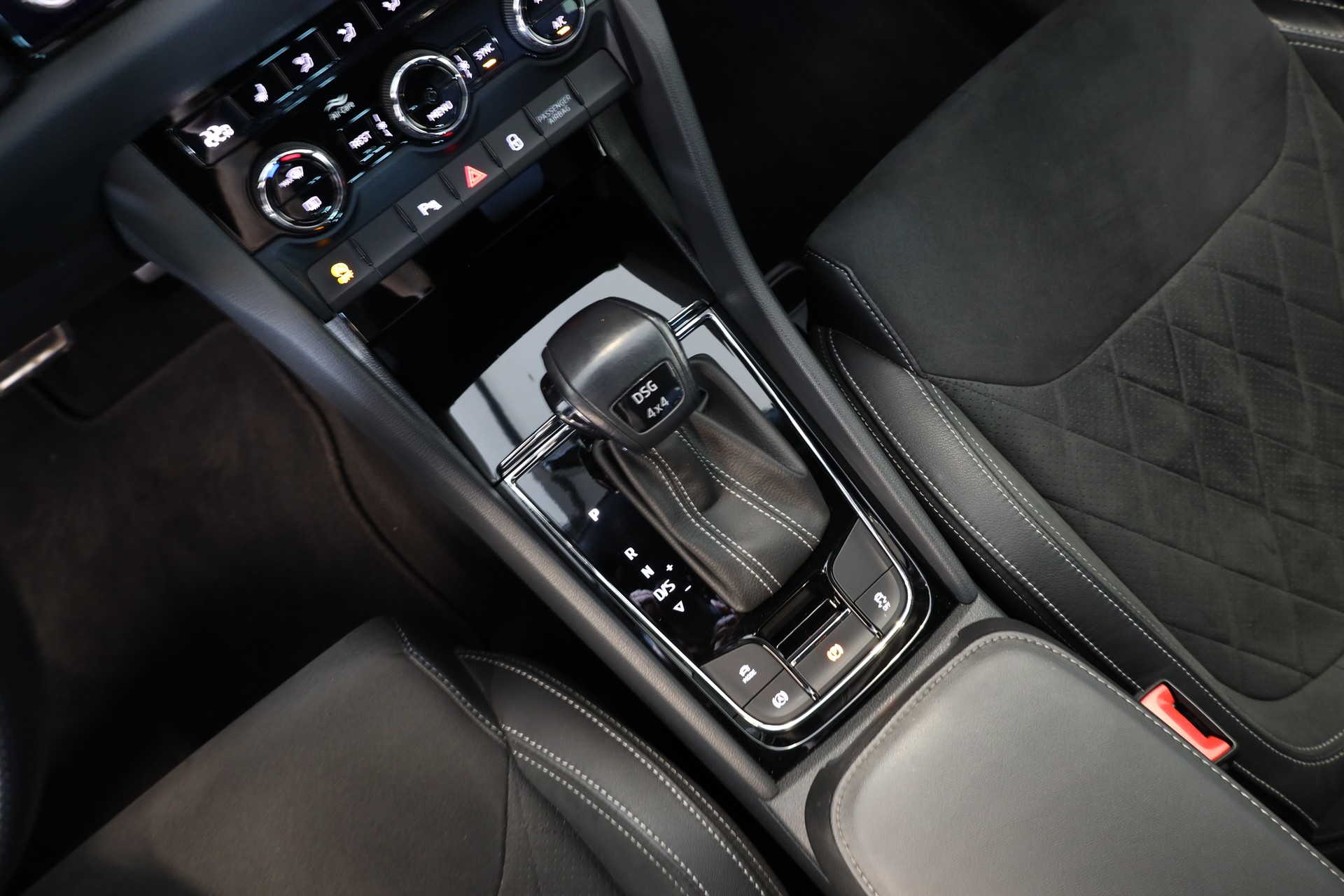 SKODA Kodiaq 2.0 TDI SCR SportLine 4x4 DSG-image-12