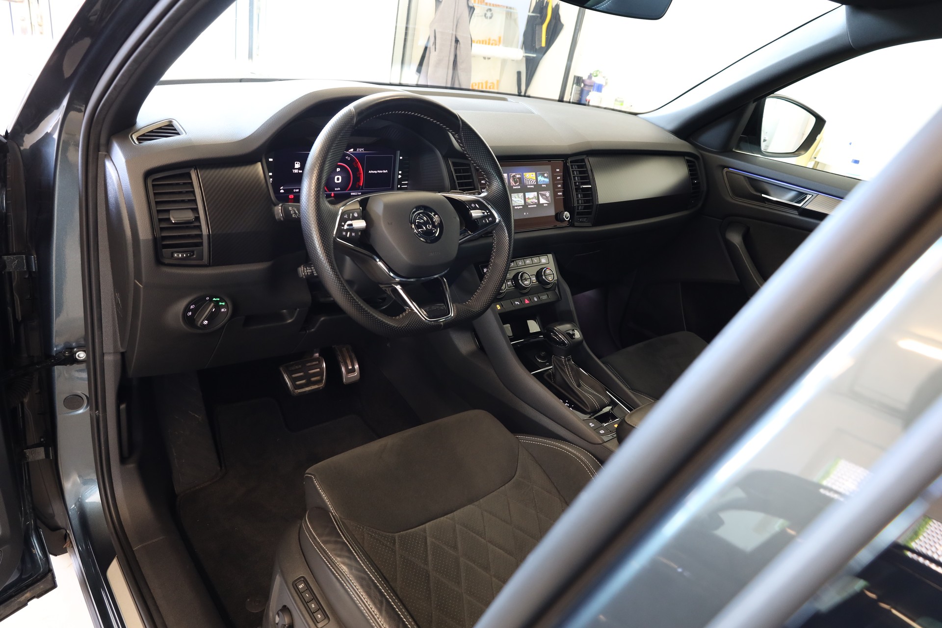SKODA Kodiaq 2.0 TDI SCR SportLine 4x4 DSG-image-7